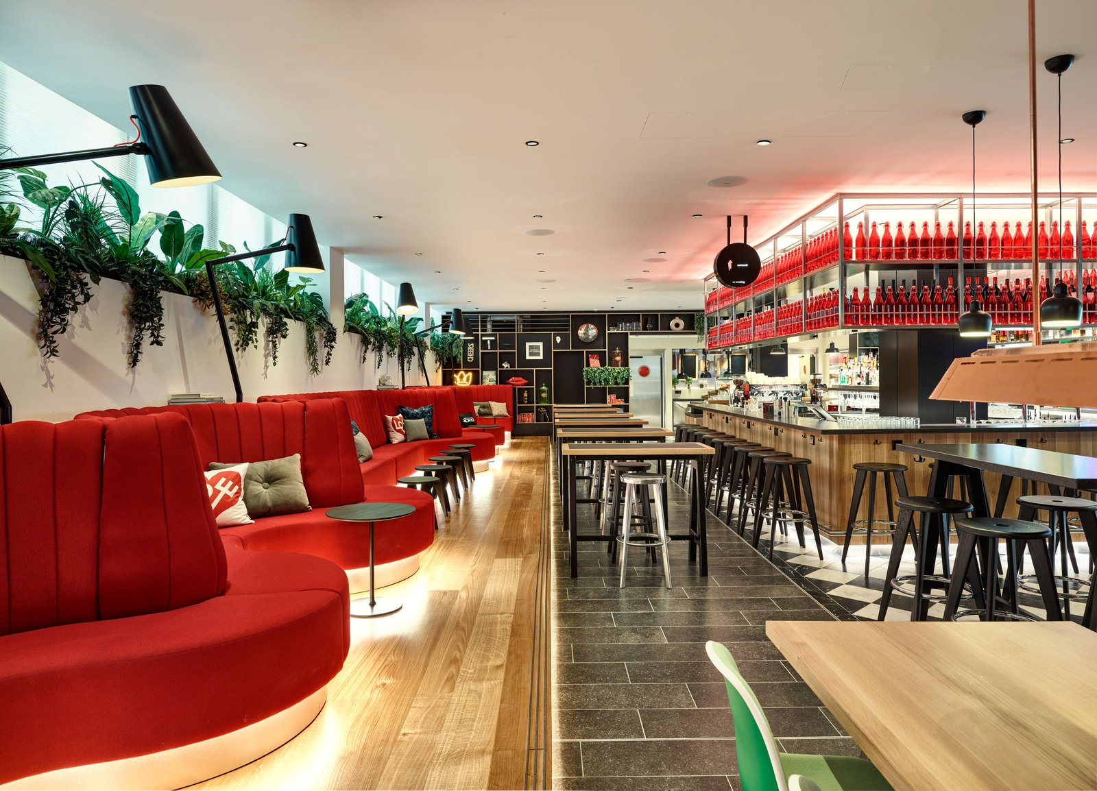 citizenM London Victoria Station, canteenm