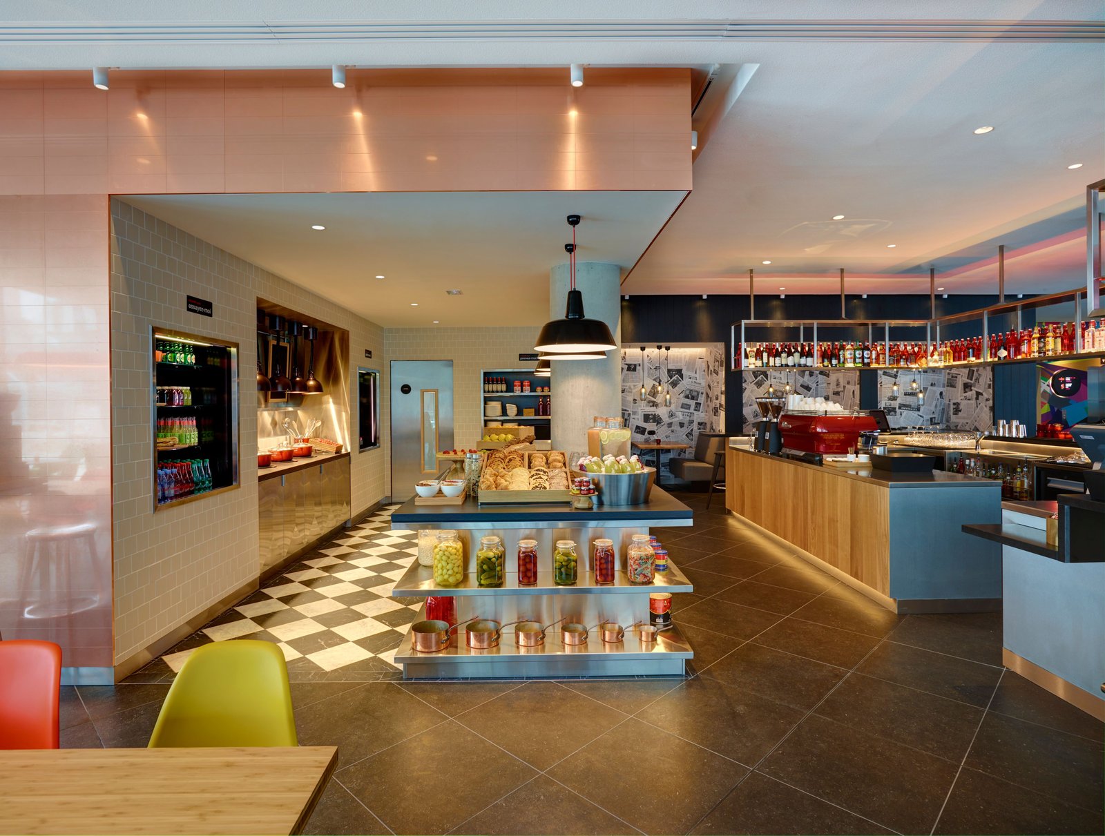 citizenM Paris La Defense, canteenm bar & restaurant
