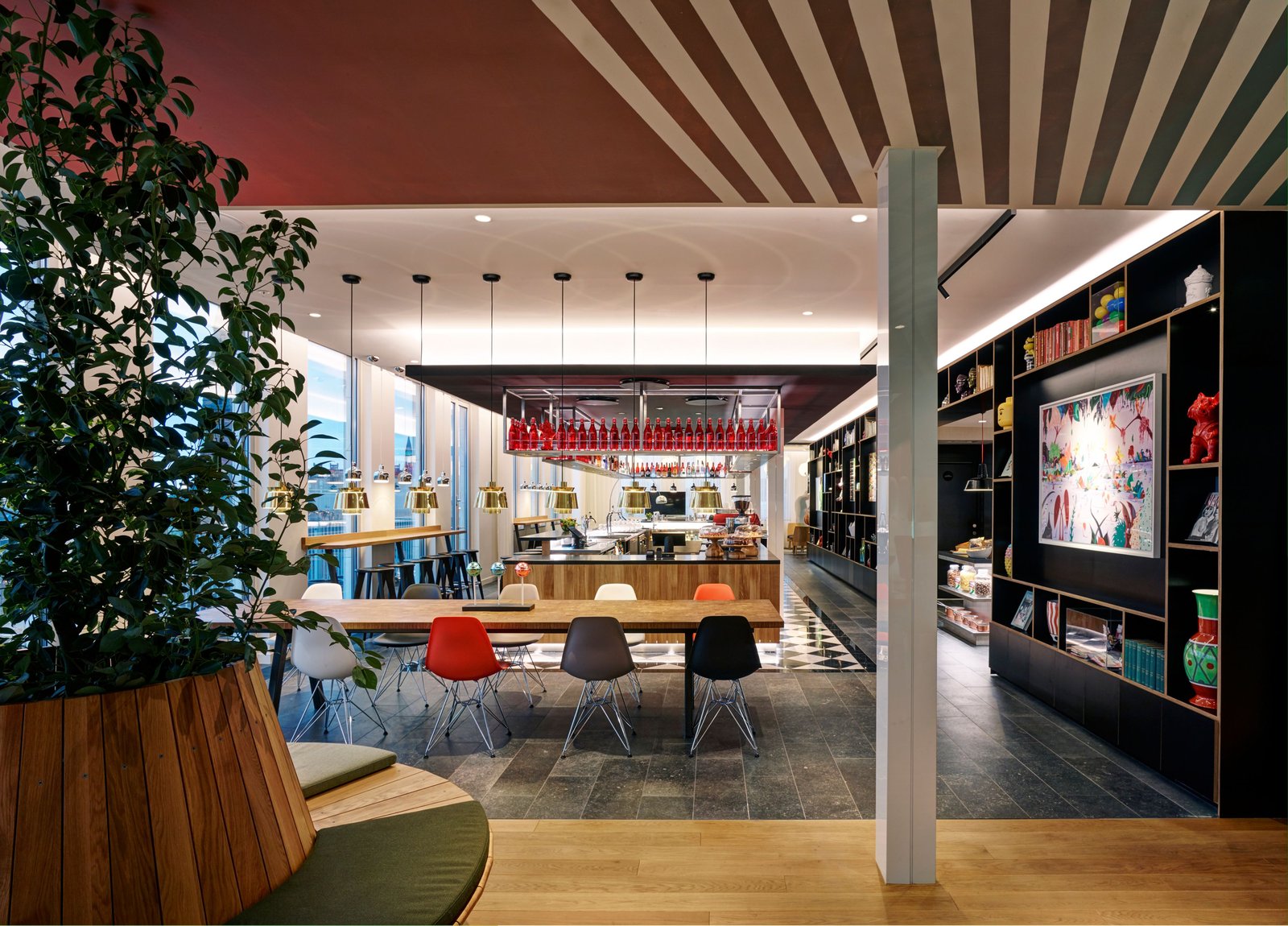 citizenM Copenhagen Radhuspladsen, canteenm