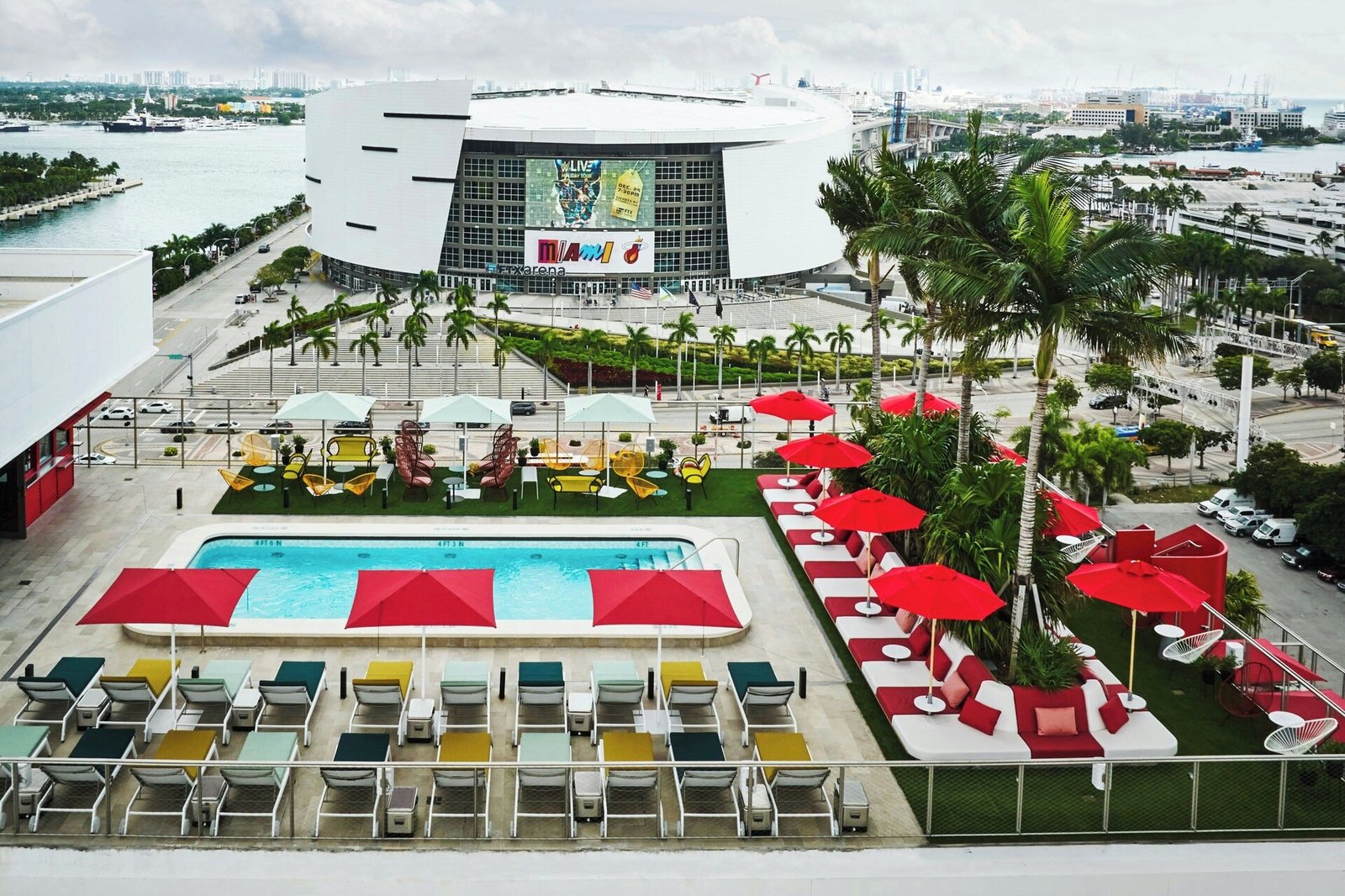 citizenM Miami Worldcenter, the pool