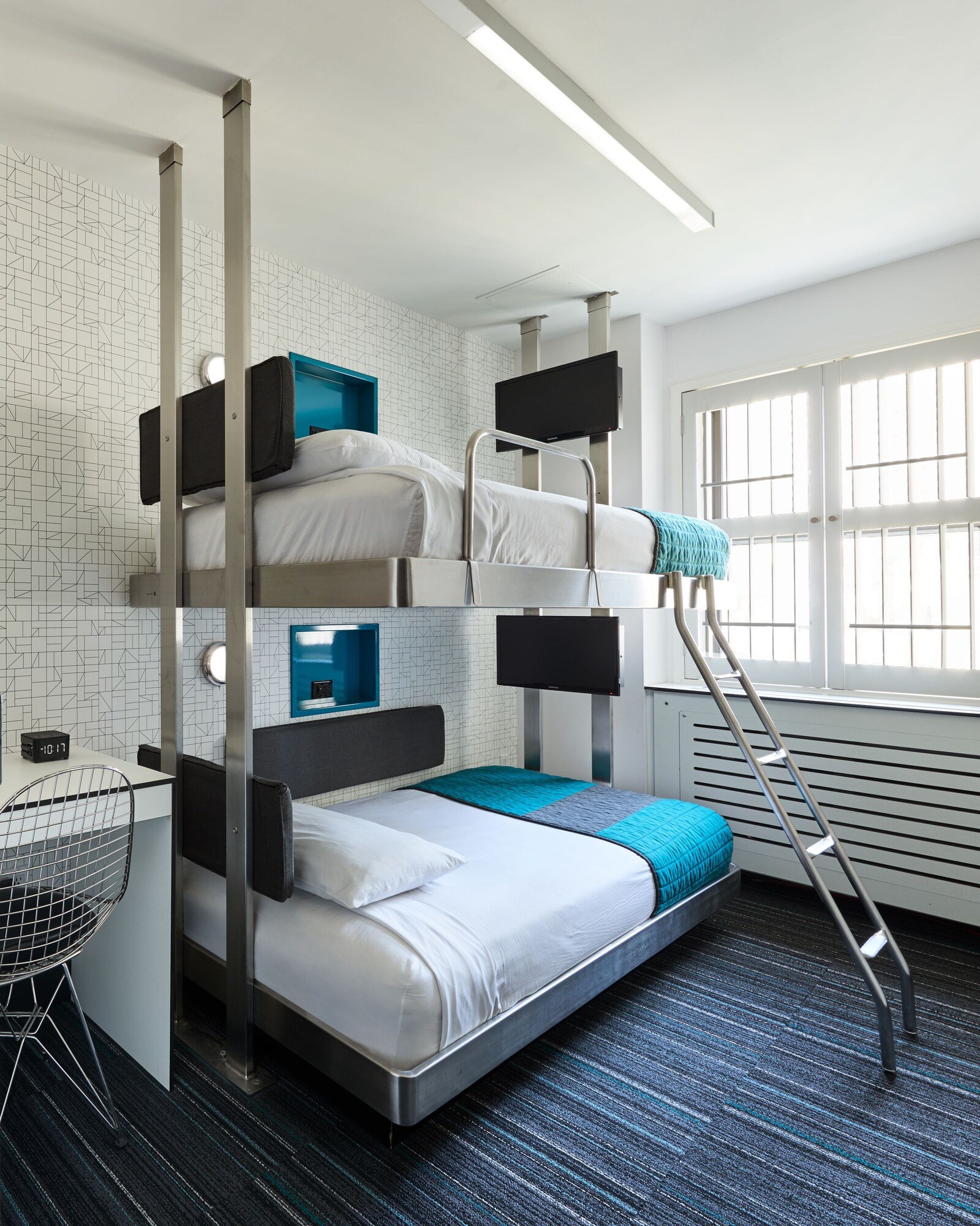 Pod 51, rooms