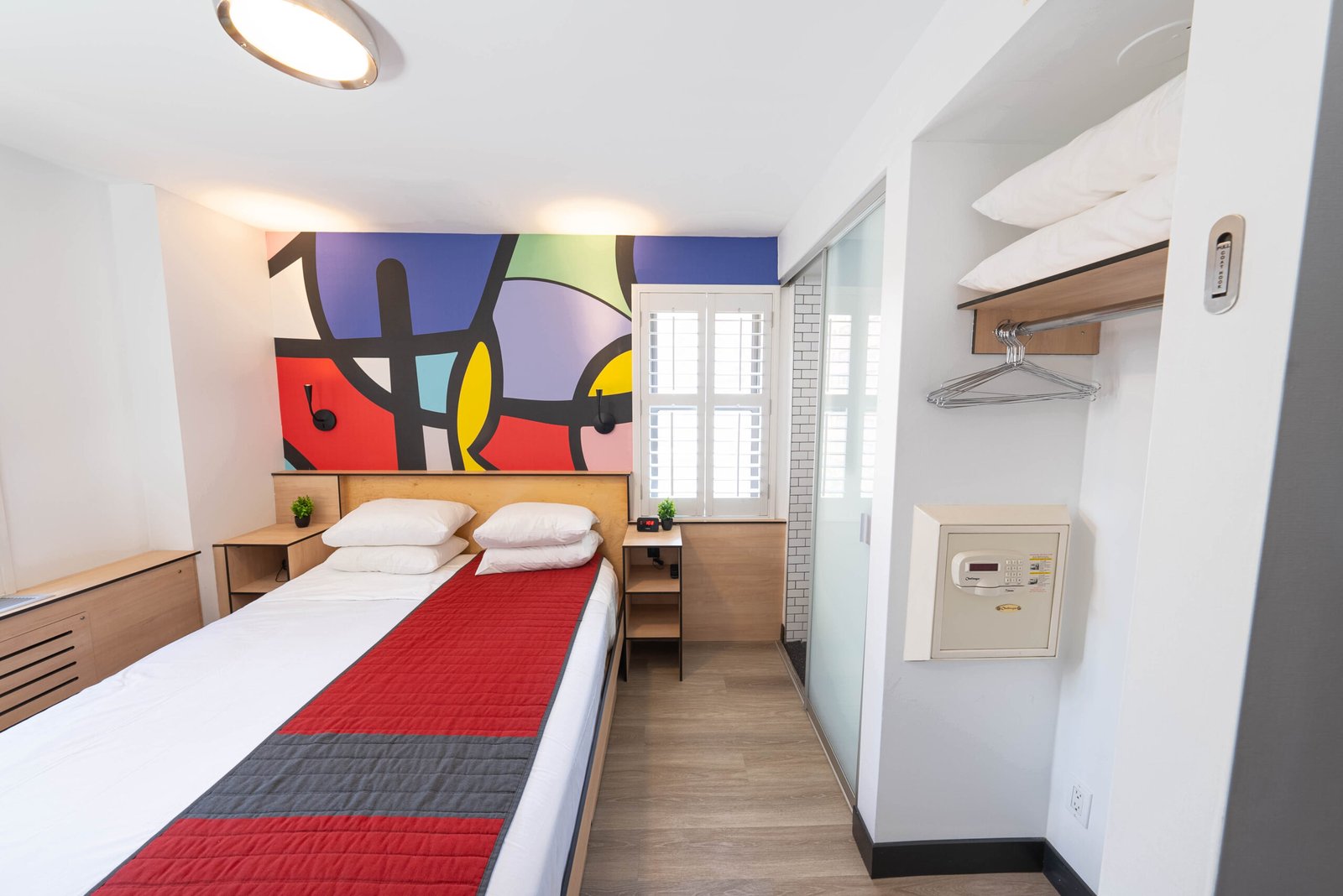Pod 51, rooms