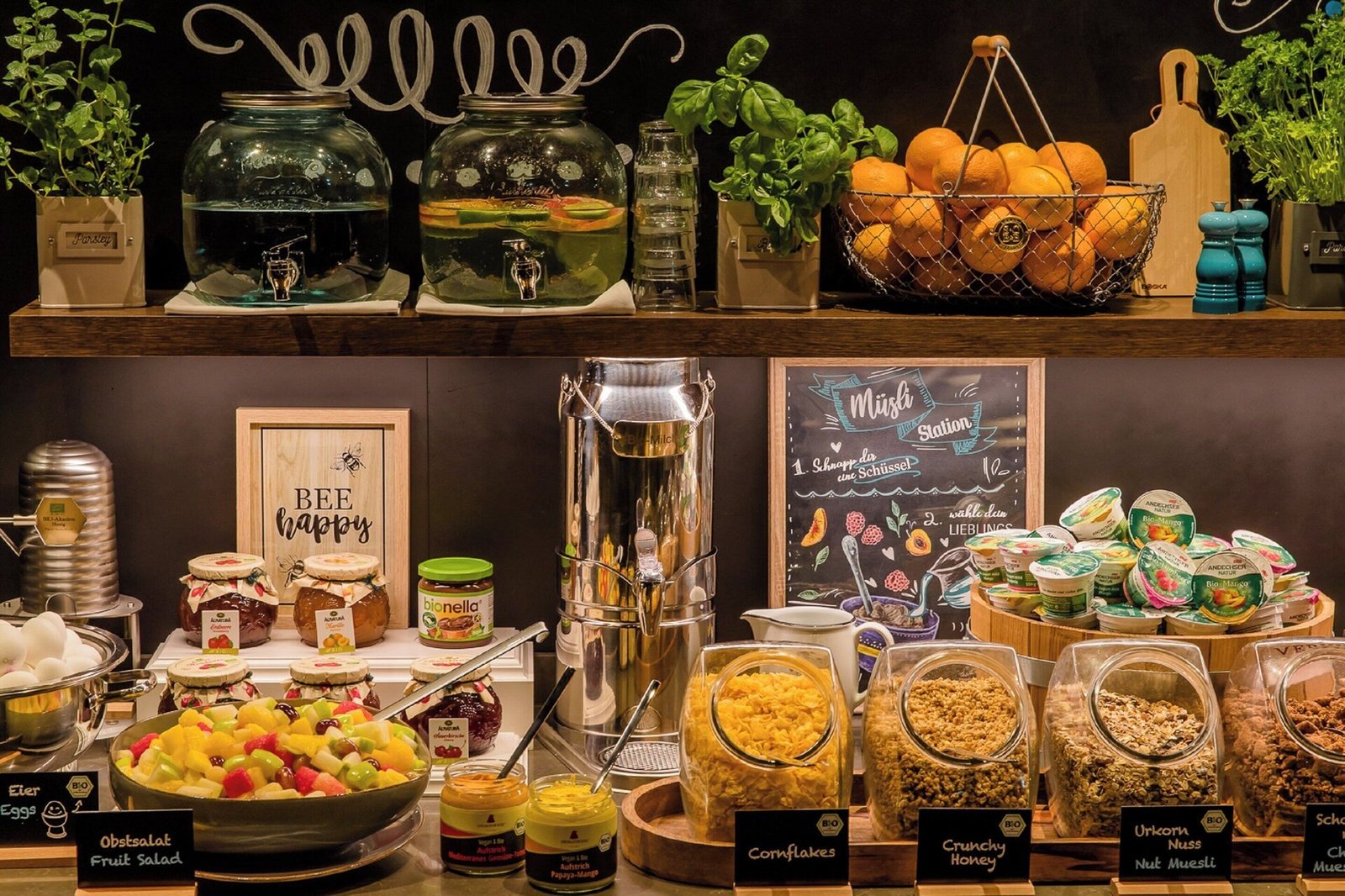 Motel One Berlin-Hackescher Markt, one lounge
