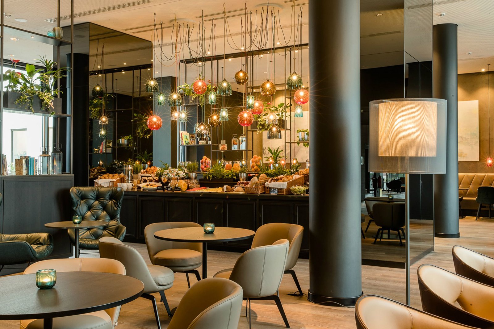 Hotel Motel One Köln-Neumarkt, one lounge & bar