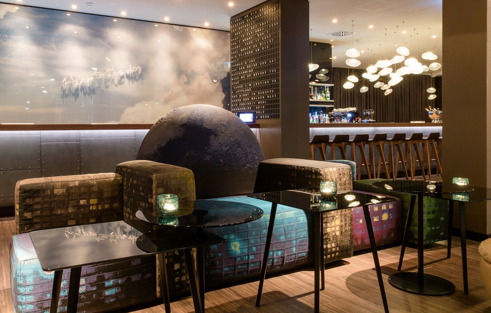 Motel One Frankfurt-Airport, at the table
