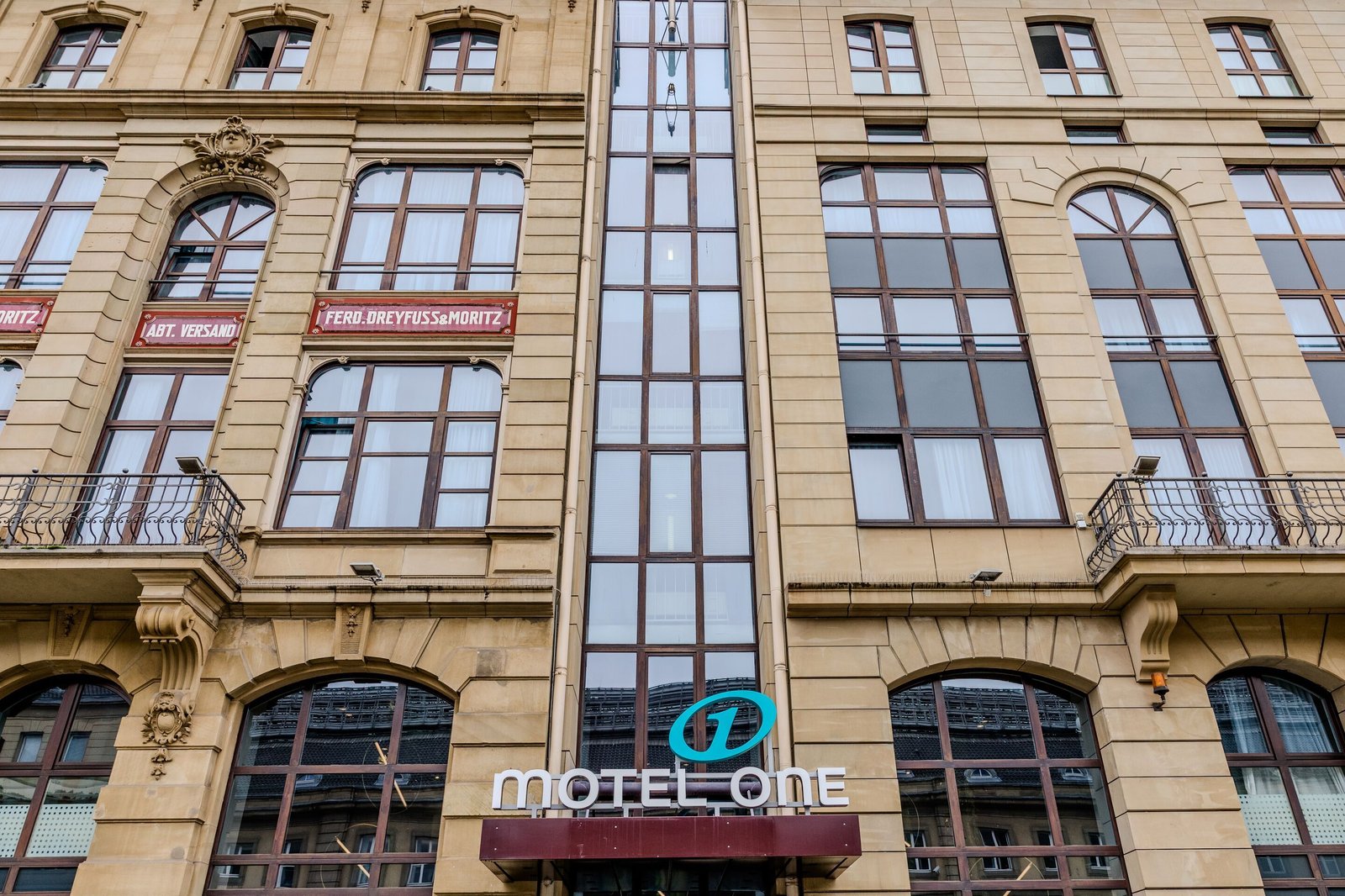 Hotel Motel One Frankfurt-Hauptbahnhof, how it began