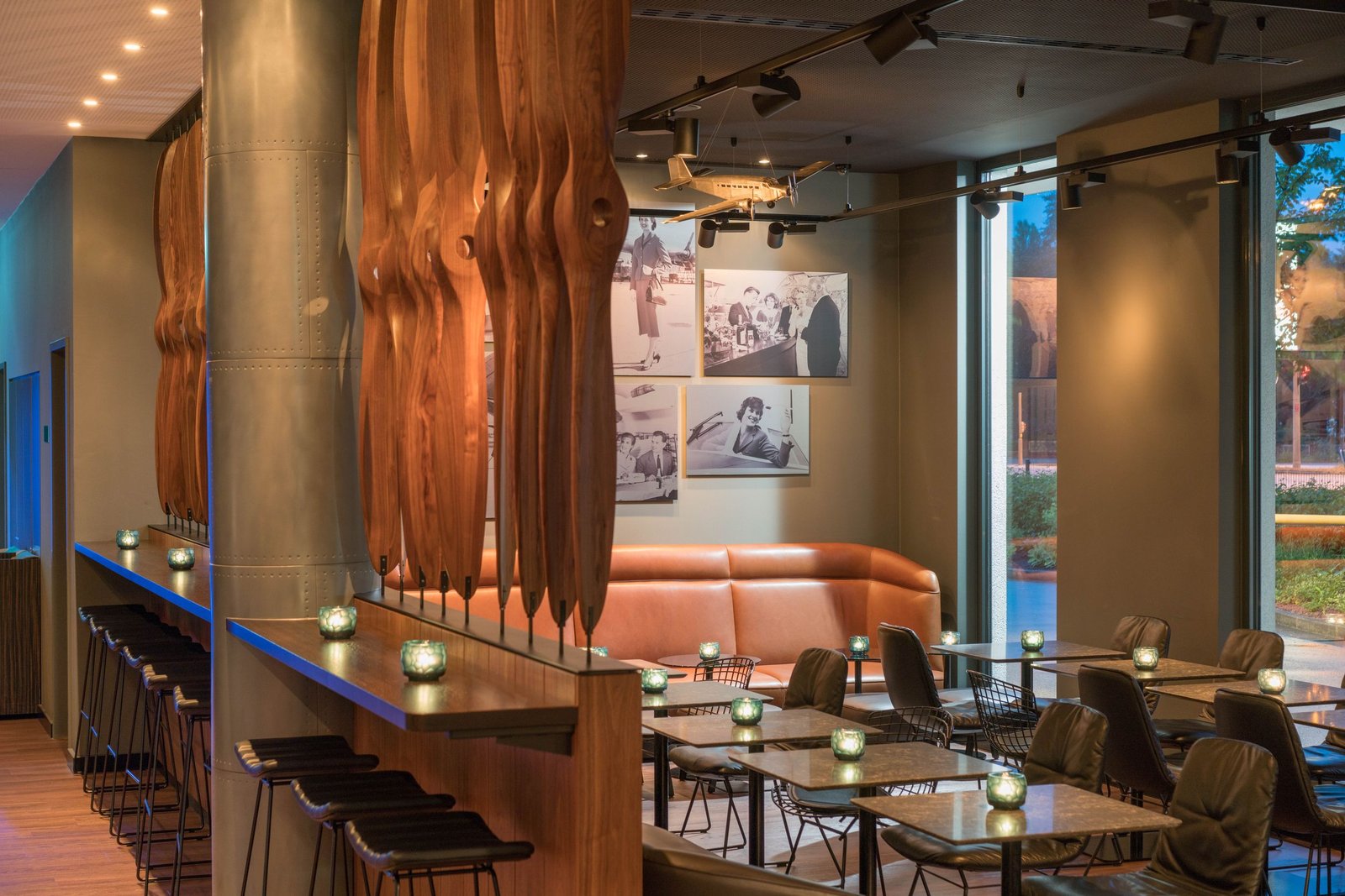 Hotel Motel One Hamburg-Airport, one lounge