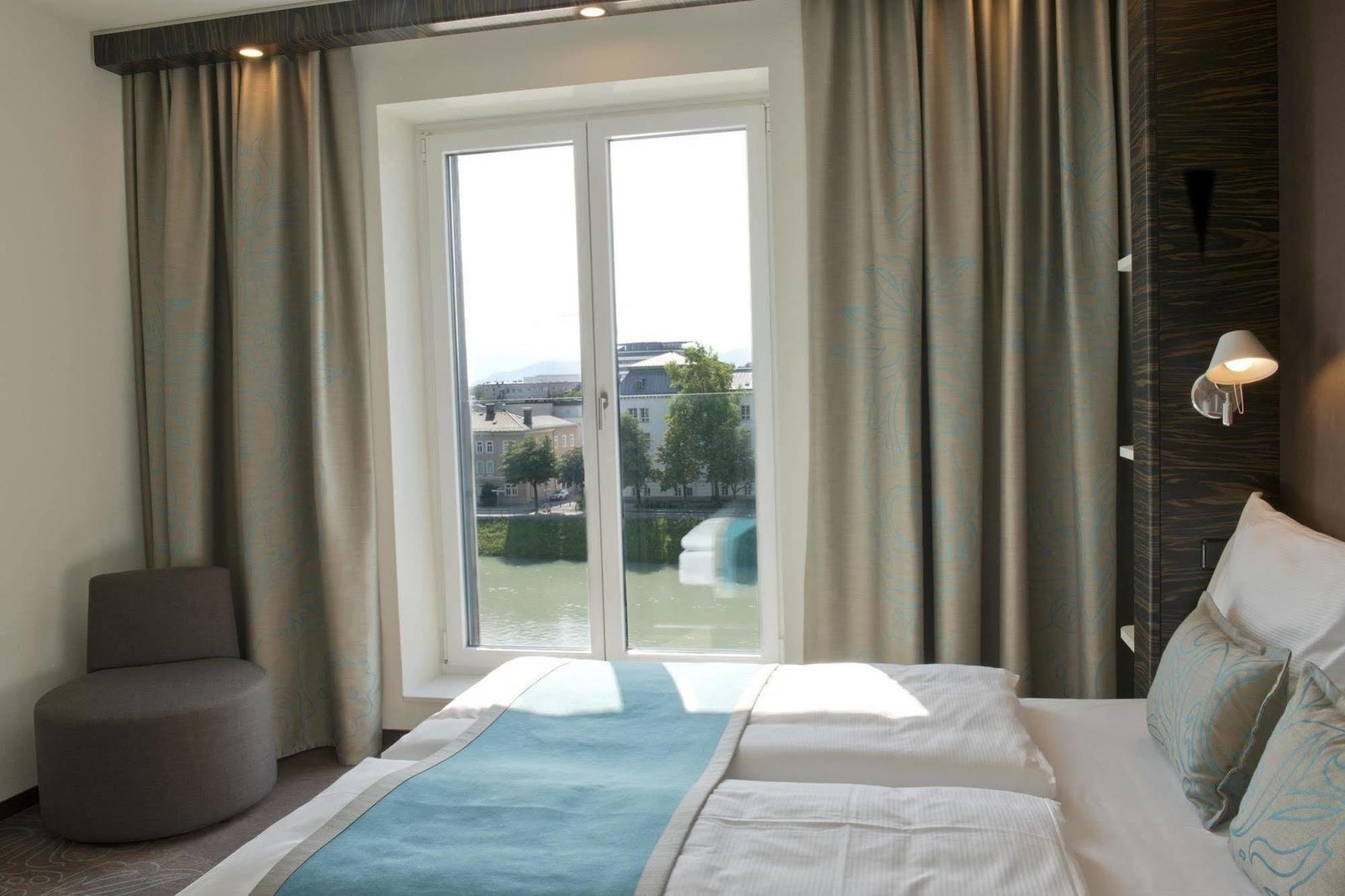 Hotel Motel One Salzburg-Mirabell