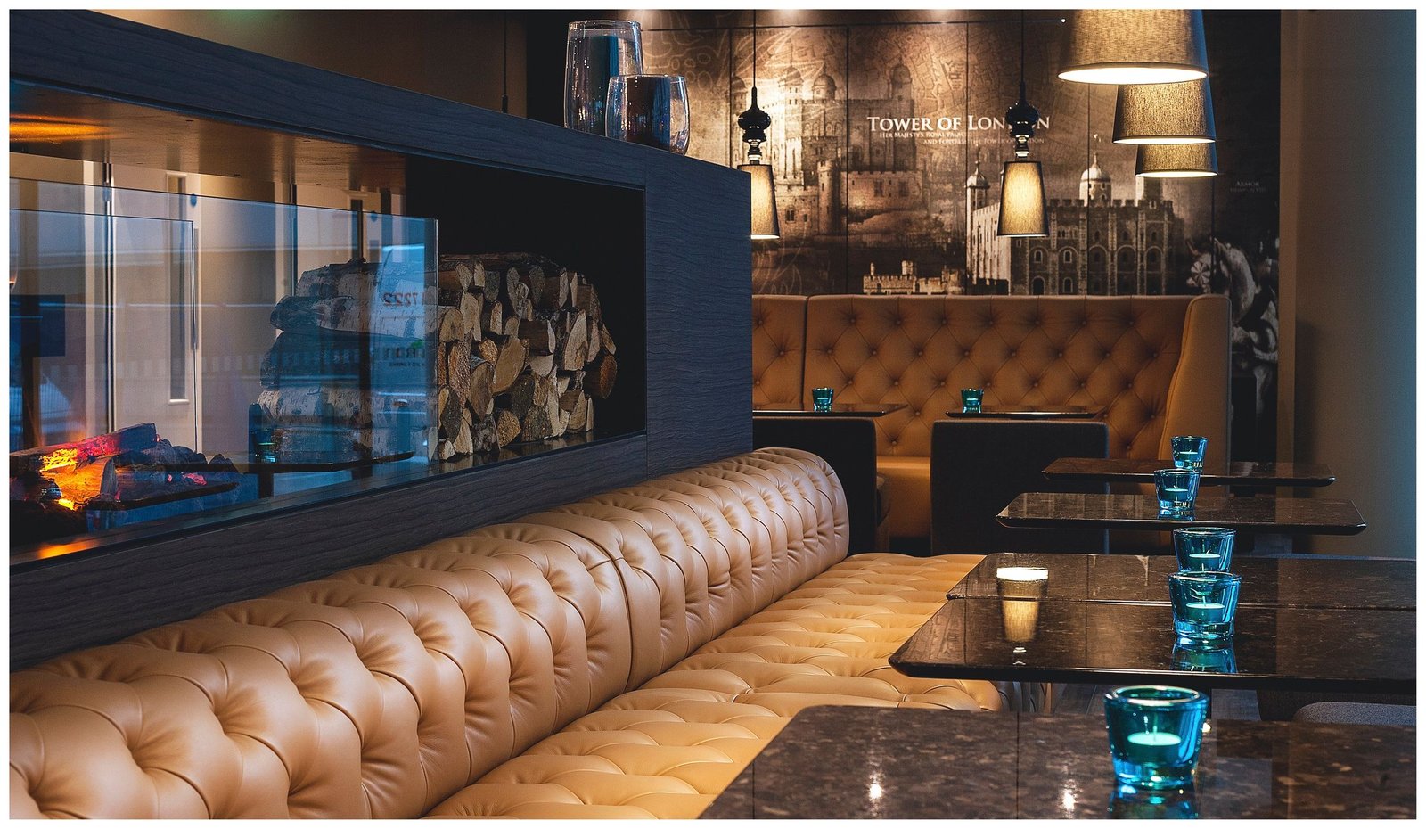 Hotel Motel One London Tower Hill, one lounge