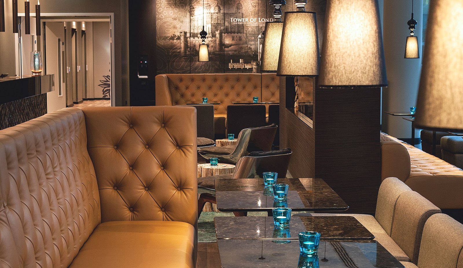 Hotel Motel One London Tower Hill, one lounge