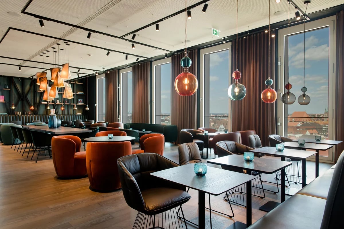 The Cloud One Hotel Nürnberg, at the table