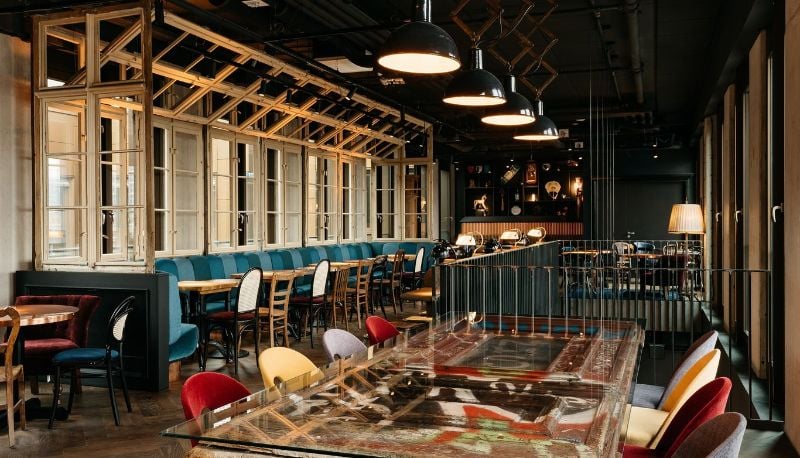 Ruby Louise Hotel Frankfurt by IHG, at the table