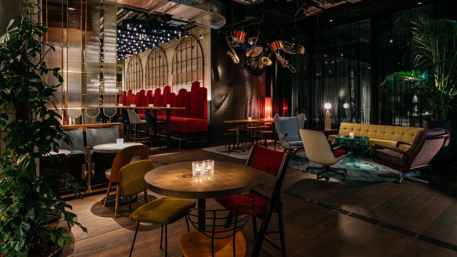 Ruby Ella Hotel Cologne by IHG, at the table