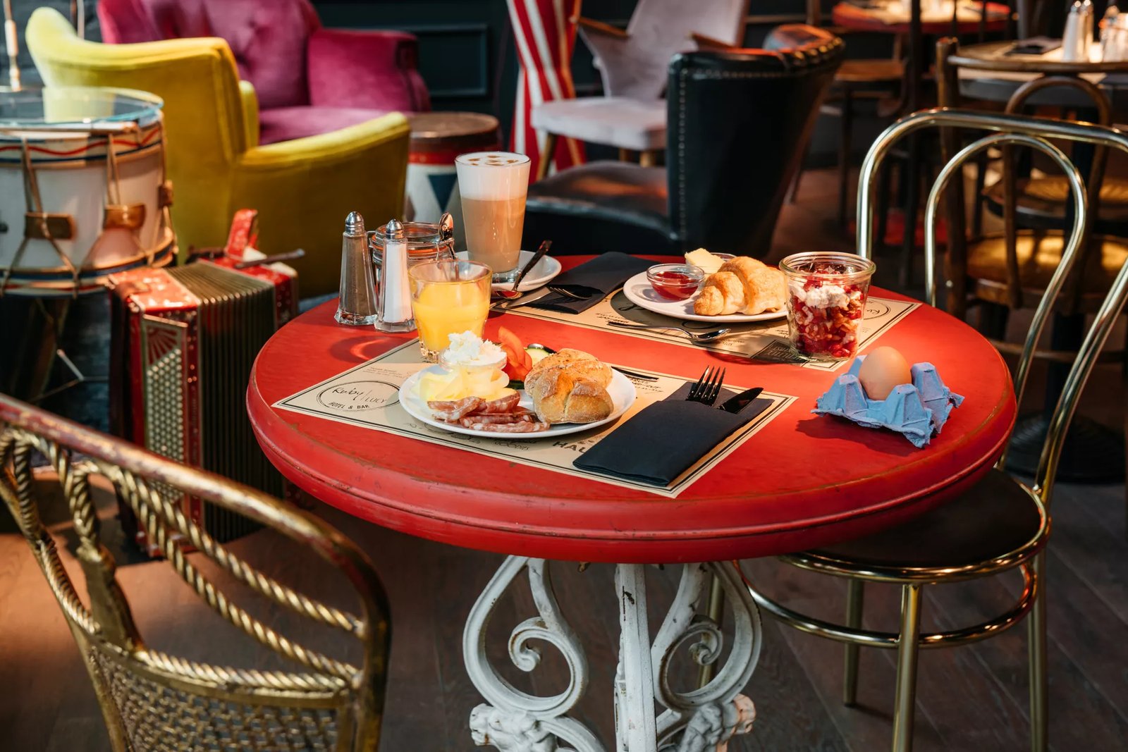 Ruby Lucy Hotel London by IHG, lucy's 24h bar