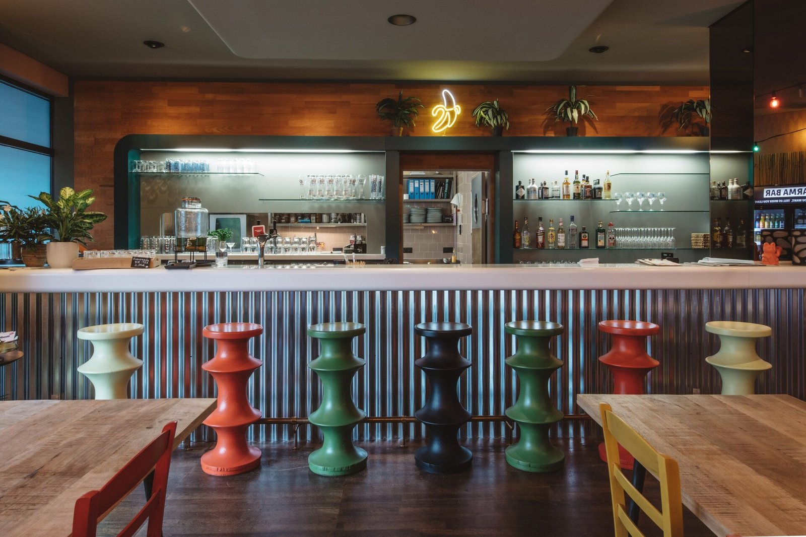 Superbude Altona Paradise, at the table