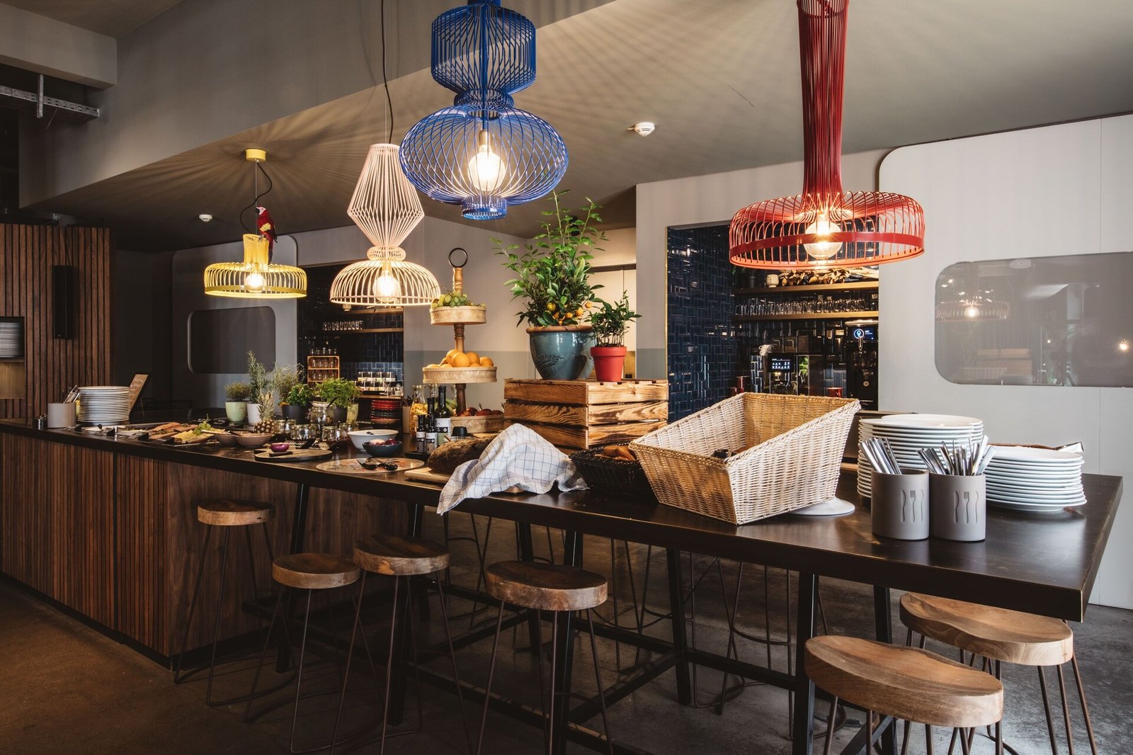 Superbude Altona Paradise, at the table