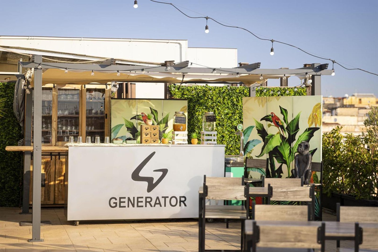 Generator Rome, at the table