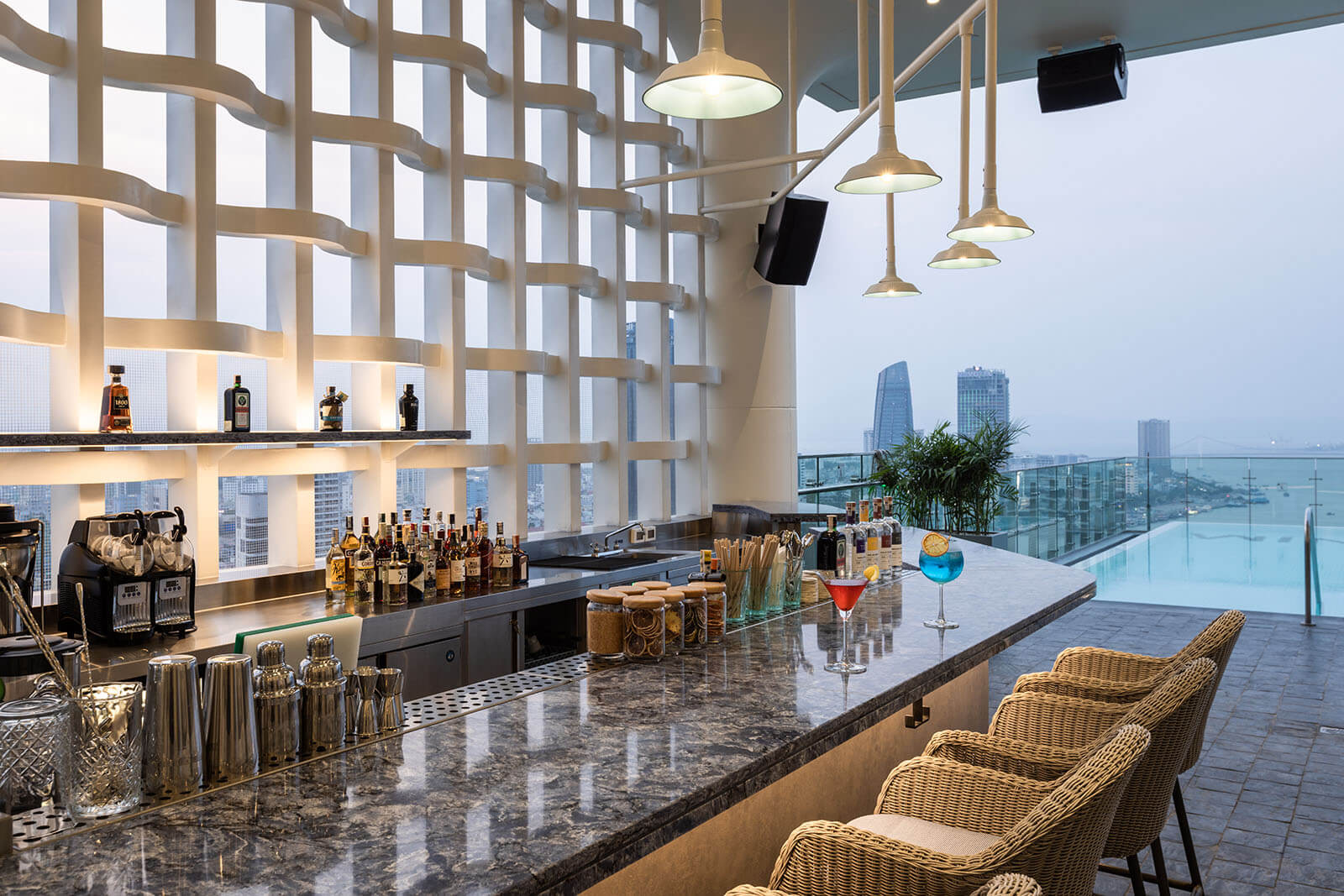 Wink Danang Riverside, endless summer rooftop pool + bar