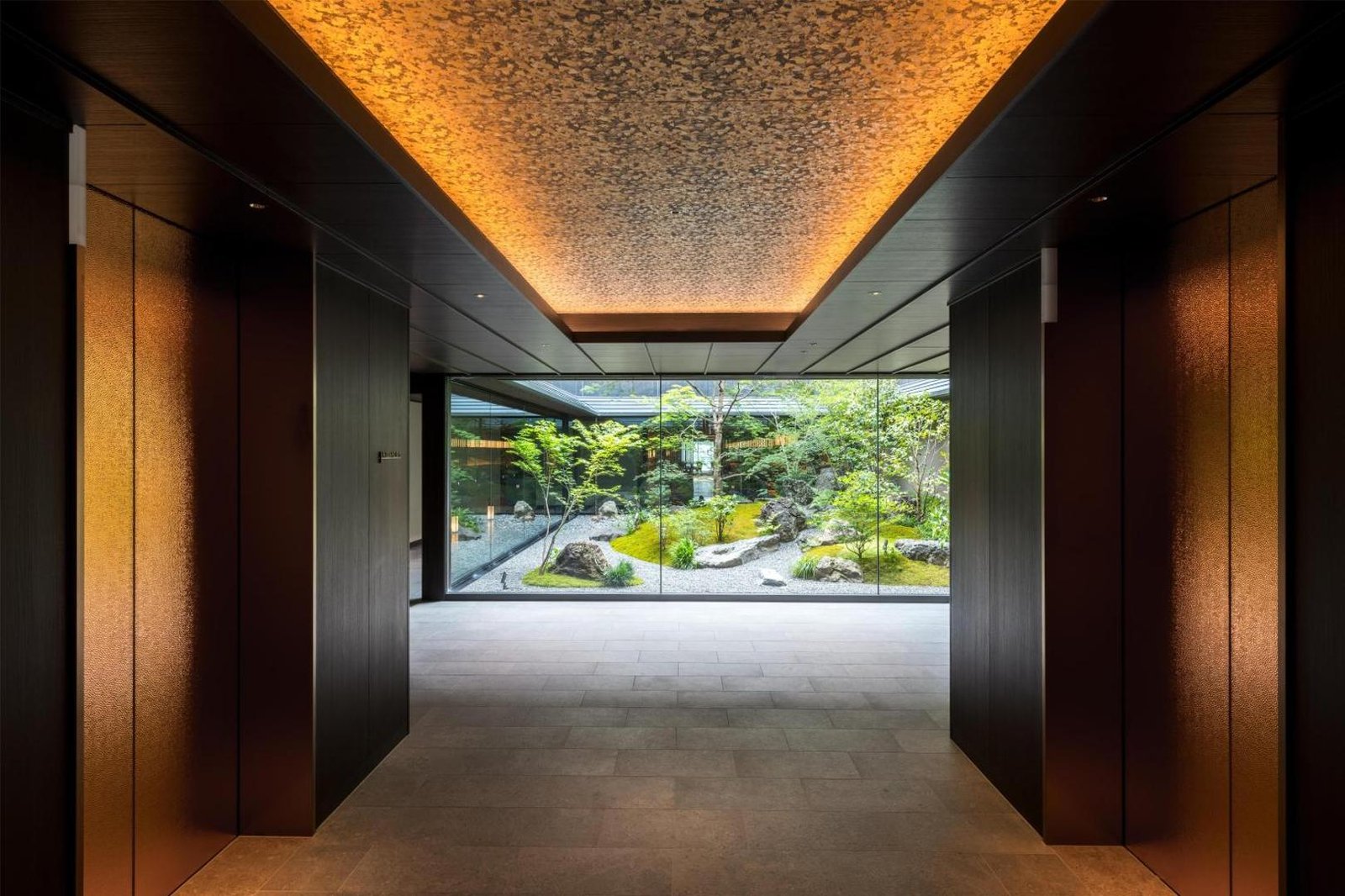 Hilton Kyoto — vibe