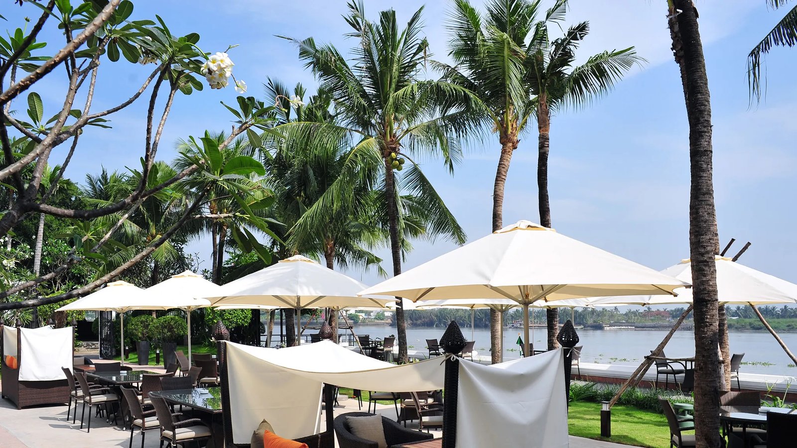 Villa Sông Saigon — vibe