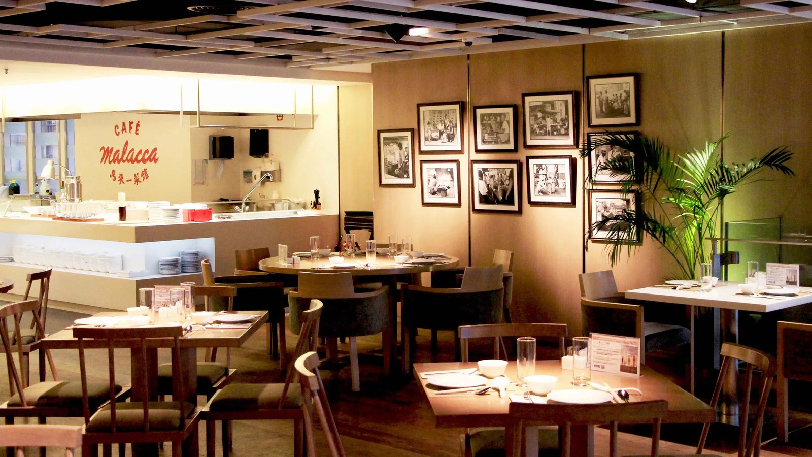 JEN Hong Kong by Shangri-La, at the table