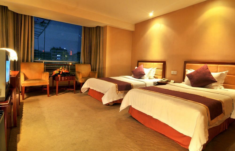 Riverside Fairmont Hotel — rooms