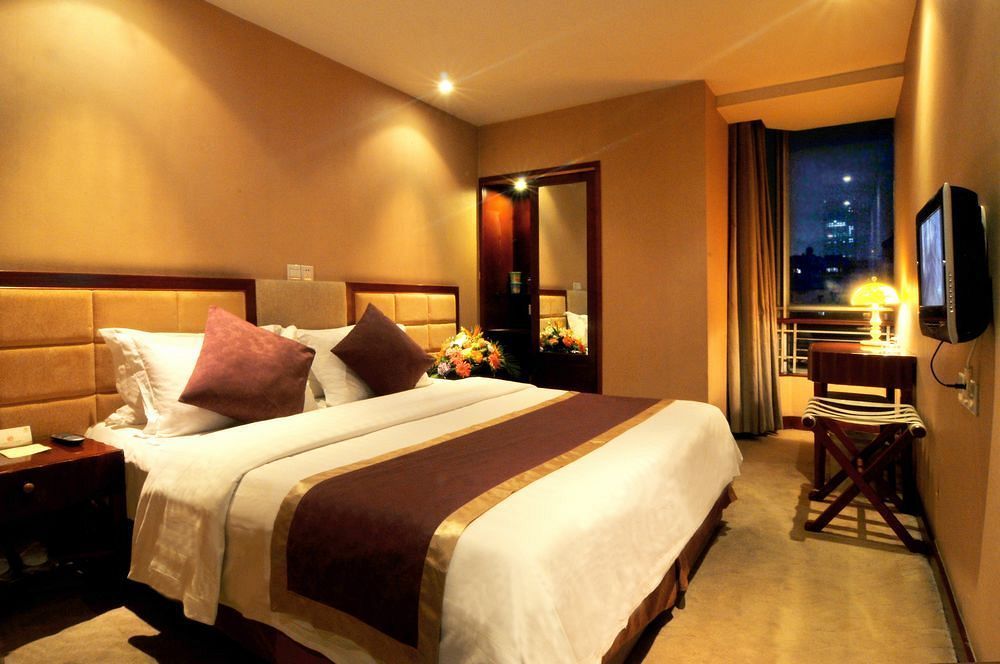 Riverside Fairmont Hotel — rooms