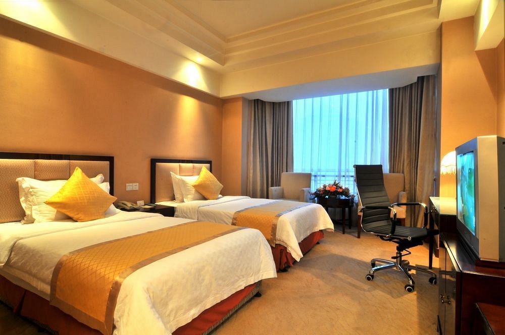Riverside Fairmont Hotel — rooms