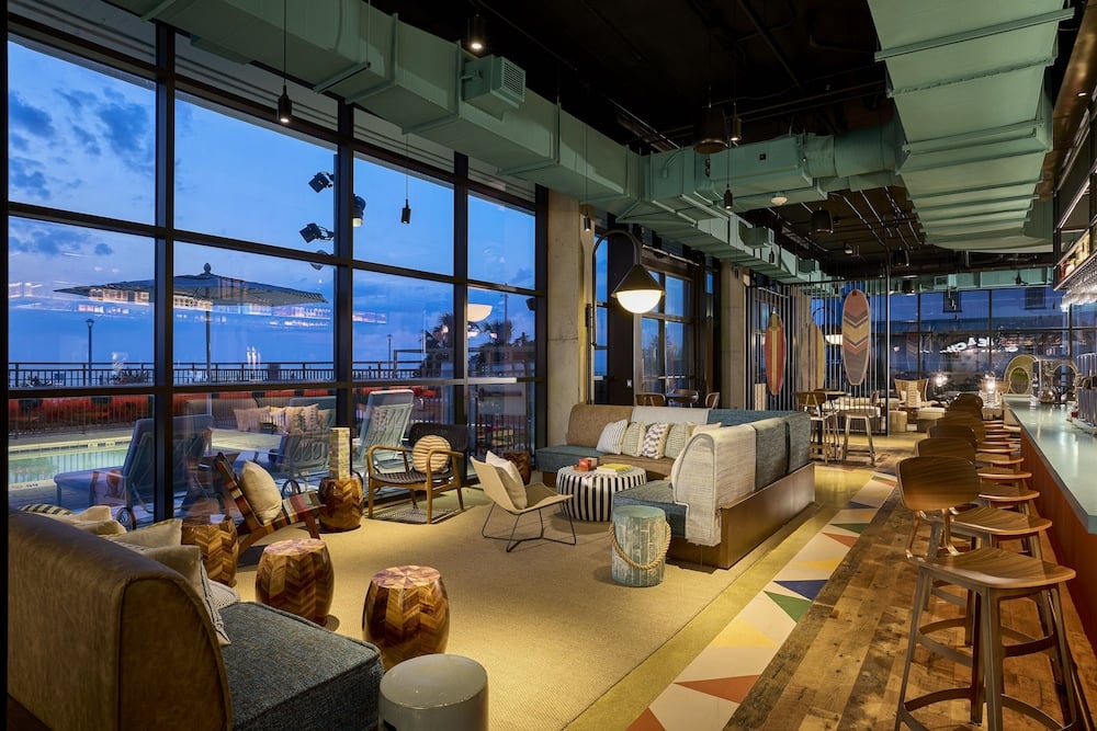 Moxy Virginia Beach Oceanfront, bar moxy