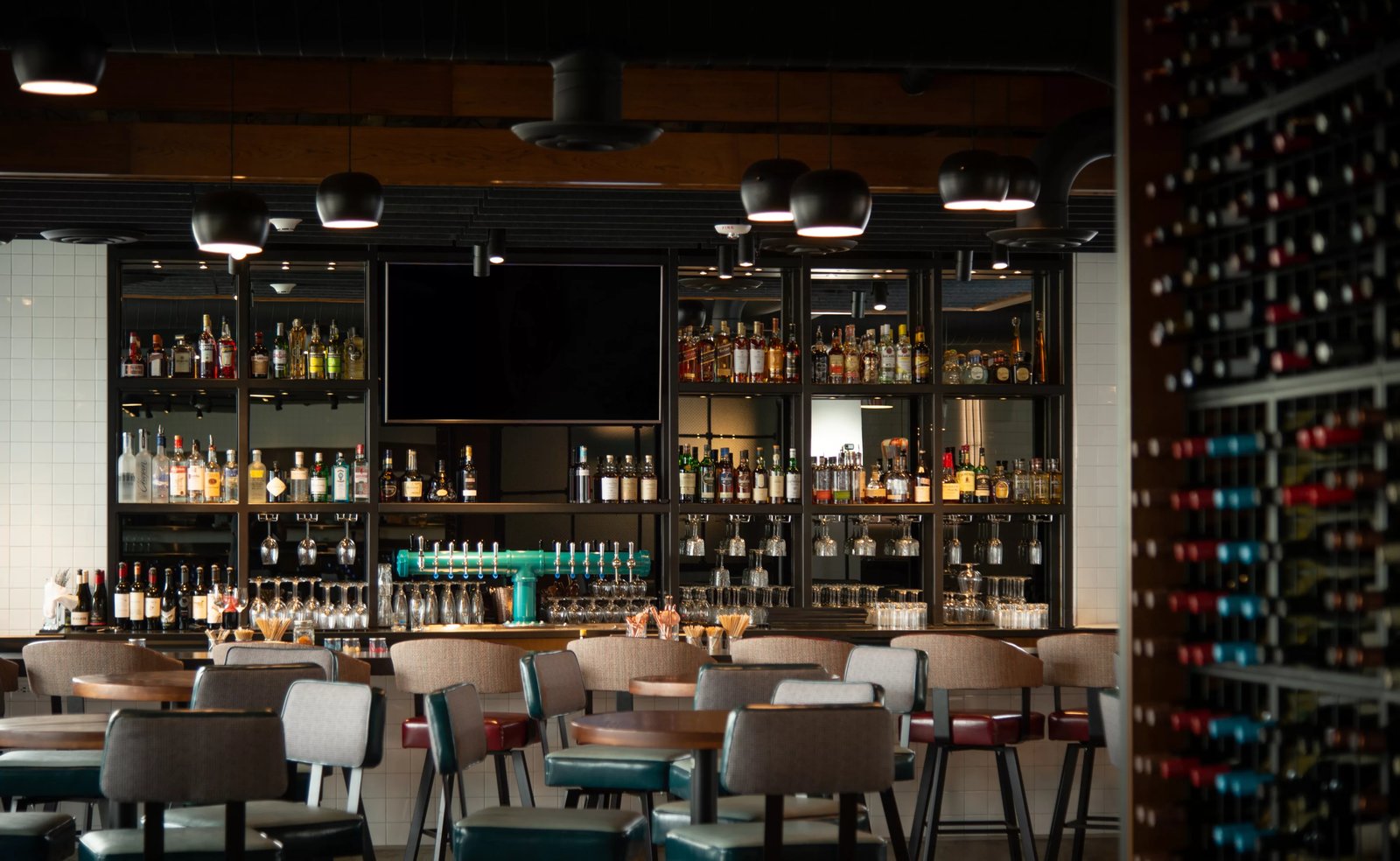 Hotel Indigo Madison Downtown, an IHG Hotel, palette bar & grill