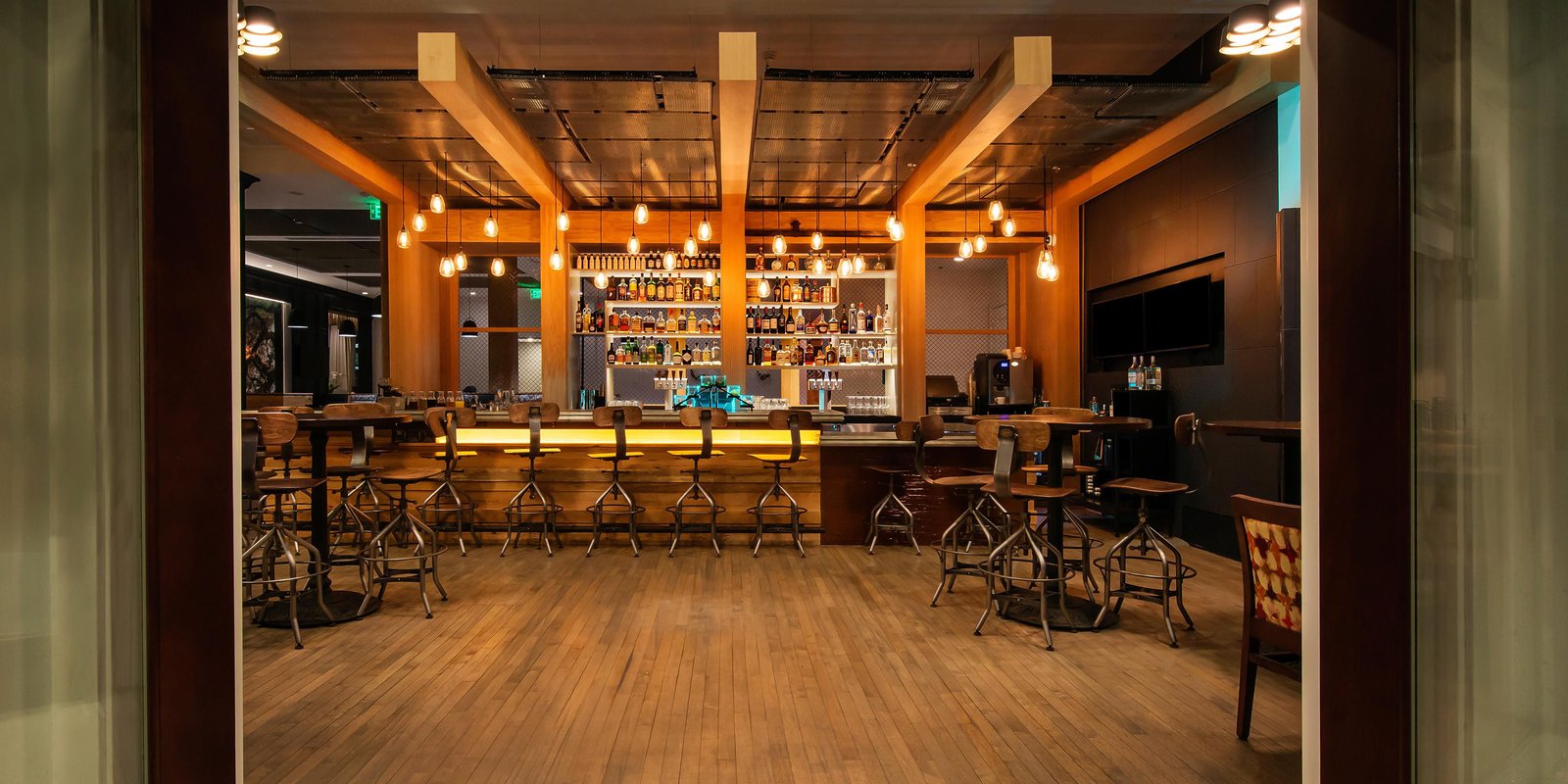 Hotel Indigo Savannah Historic District by IHG, five oaks taproom