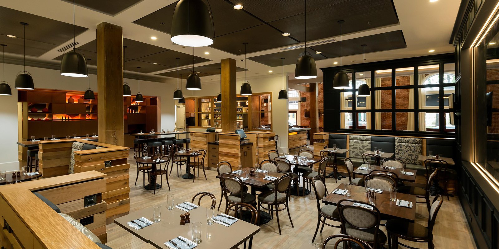 Hotel Indigo Savannah Historic District by IHG, five oaks taproom