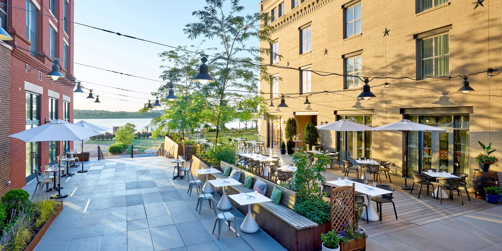 Hotel Indigo Old Town Alexandria by IHG, hummingbird bar and kitchen