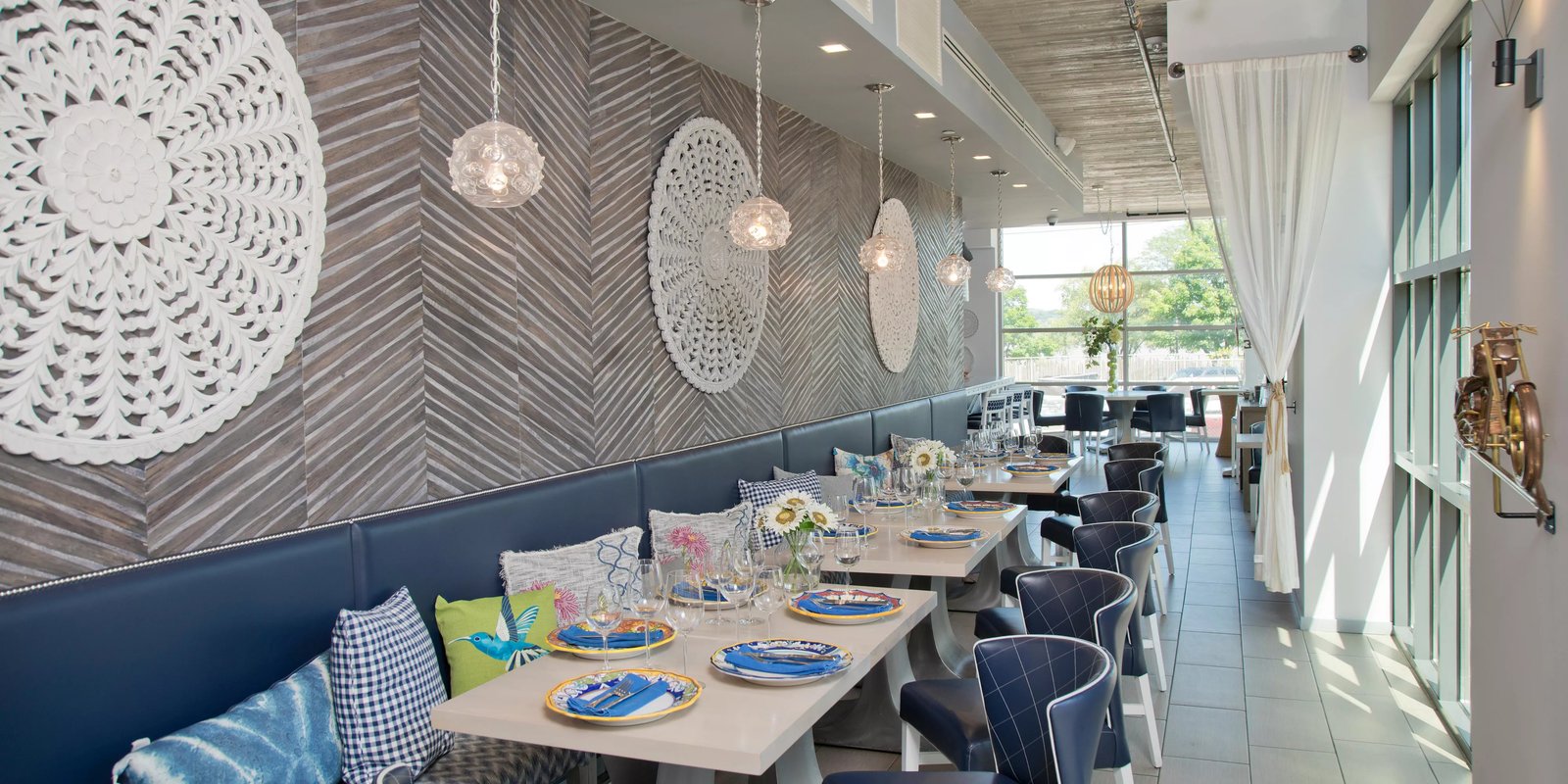 Hotel Indigo Old Town Alexandria by IHG, hummingbird bar and kitchen