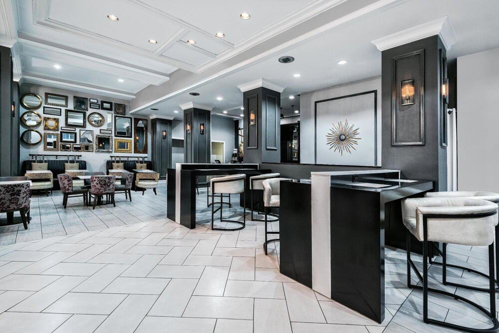 Hotel Indigo Dallas Downtown by IHG, at the table