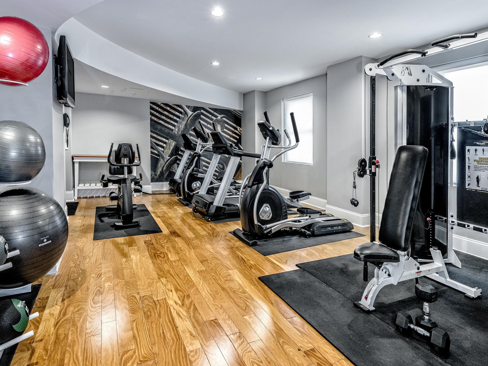 Hotel Indigo Dallas Downtown by IHG, the gym