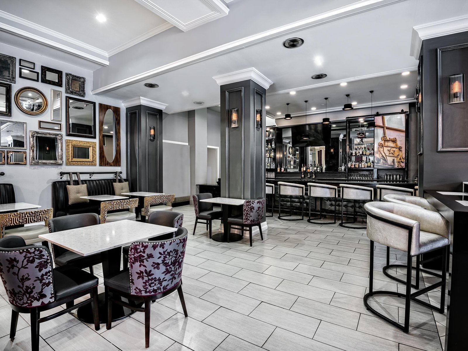 Hotel Indigo Dallas Downtown by IHG, titche's bar & bistro