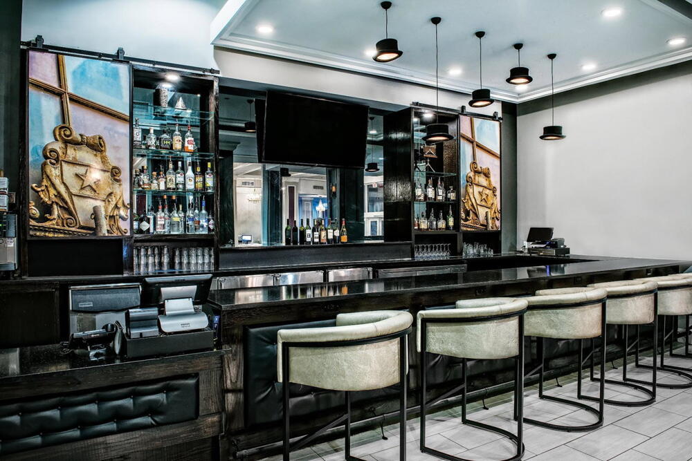 Hotel Indigo Dallas Downtown by IHG, titche's bar & bistro