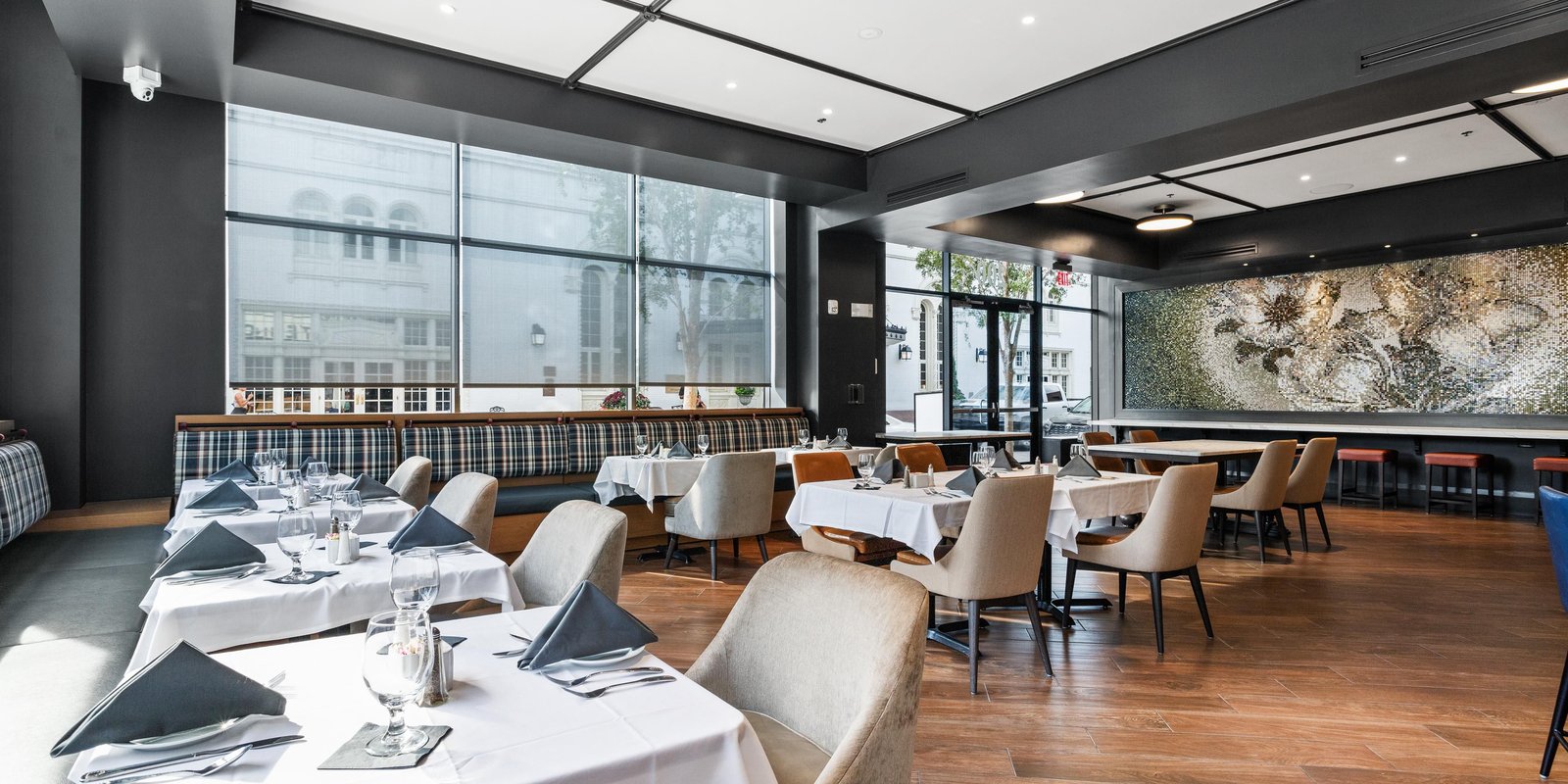 Hotel Indigo Baton Rouge Downtown by IHG, king bar & bistro