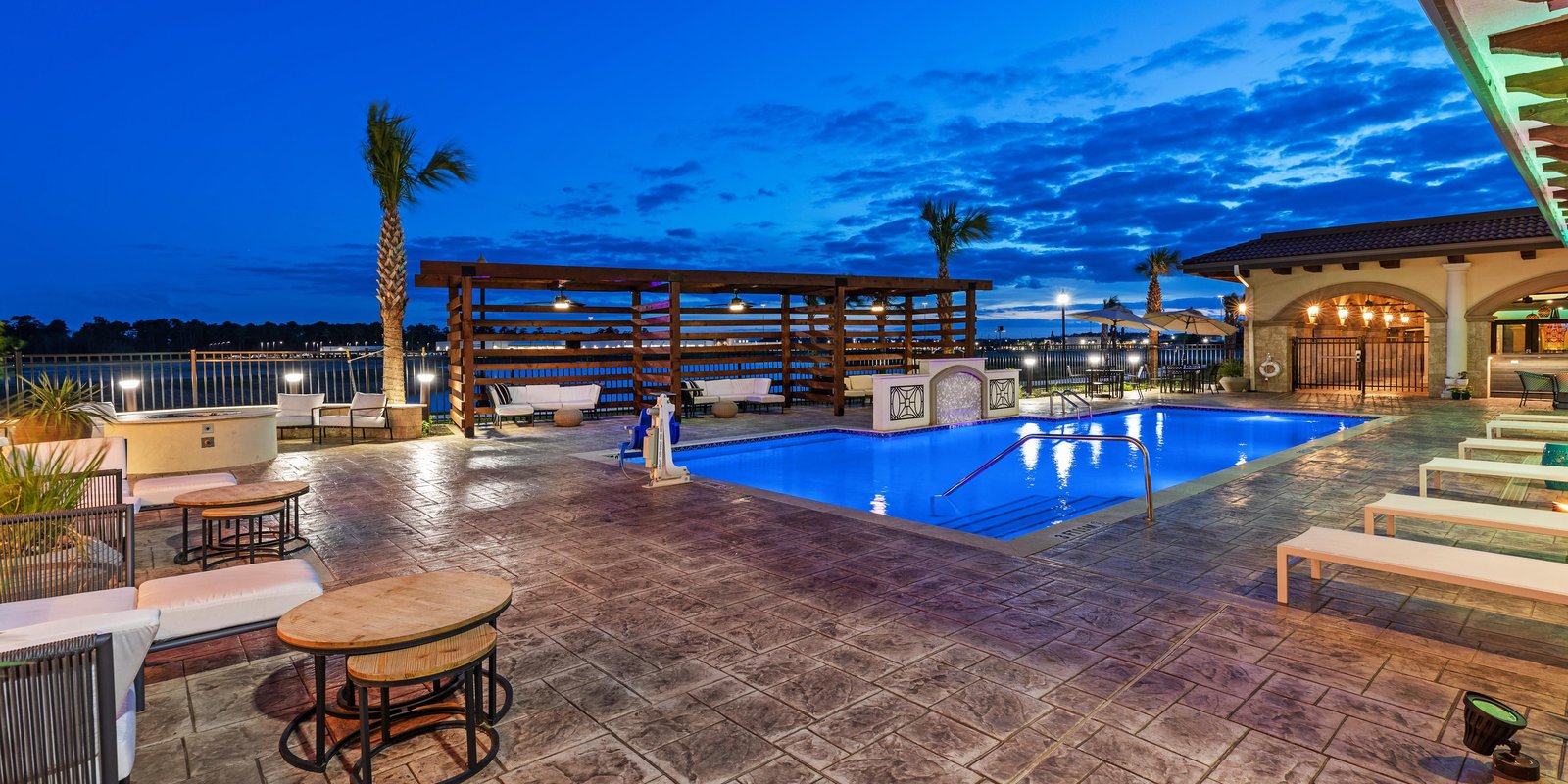 Hotel Indigo Spring – Woodlands Area by IHG, the pool