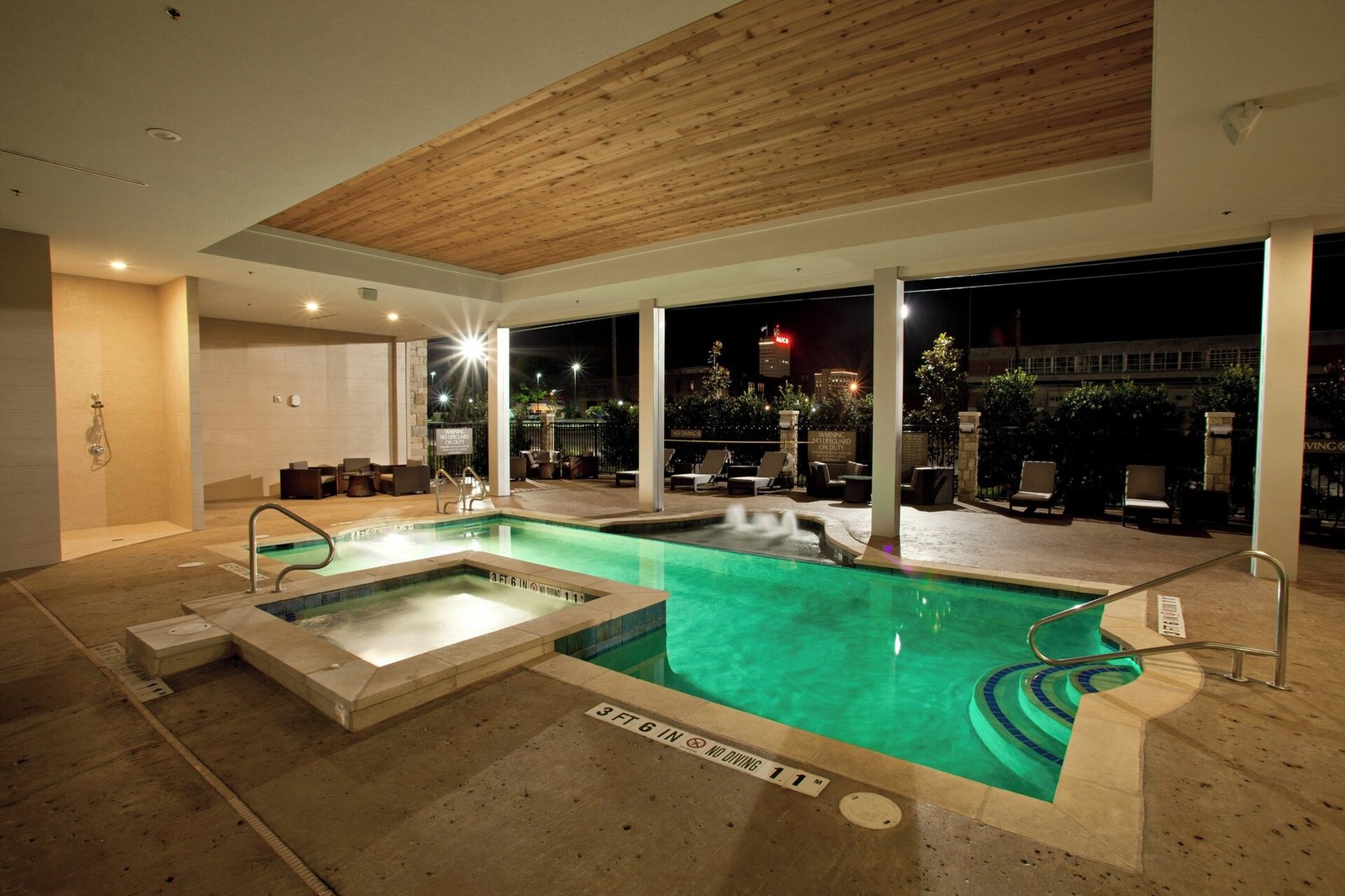 Hotel Indigo Waco - Baylor by IHG, the pool