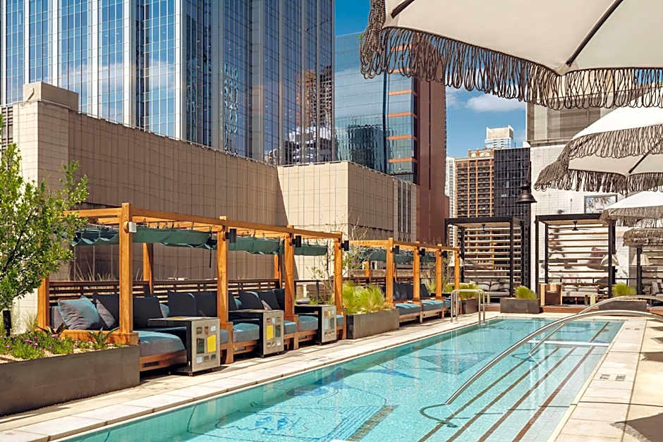 Hotel Indigo Austin Downtown - University by IHG, the pool