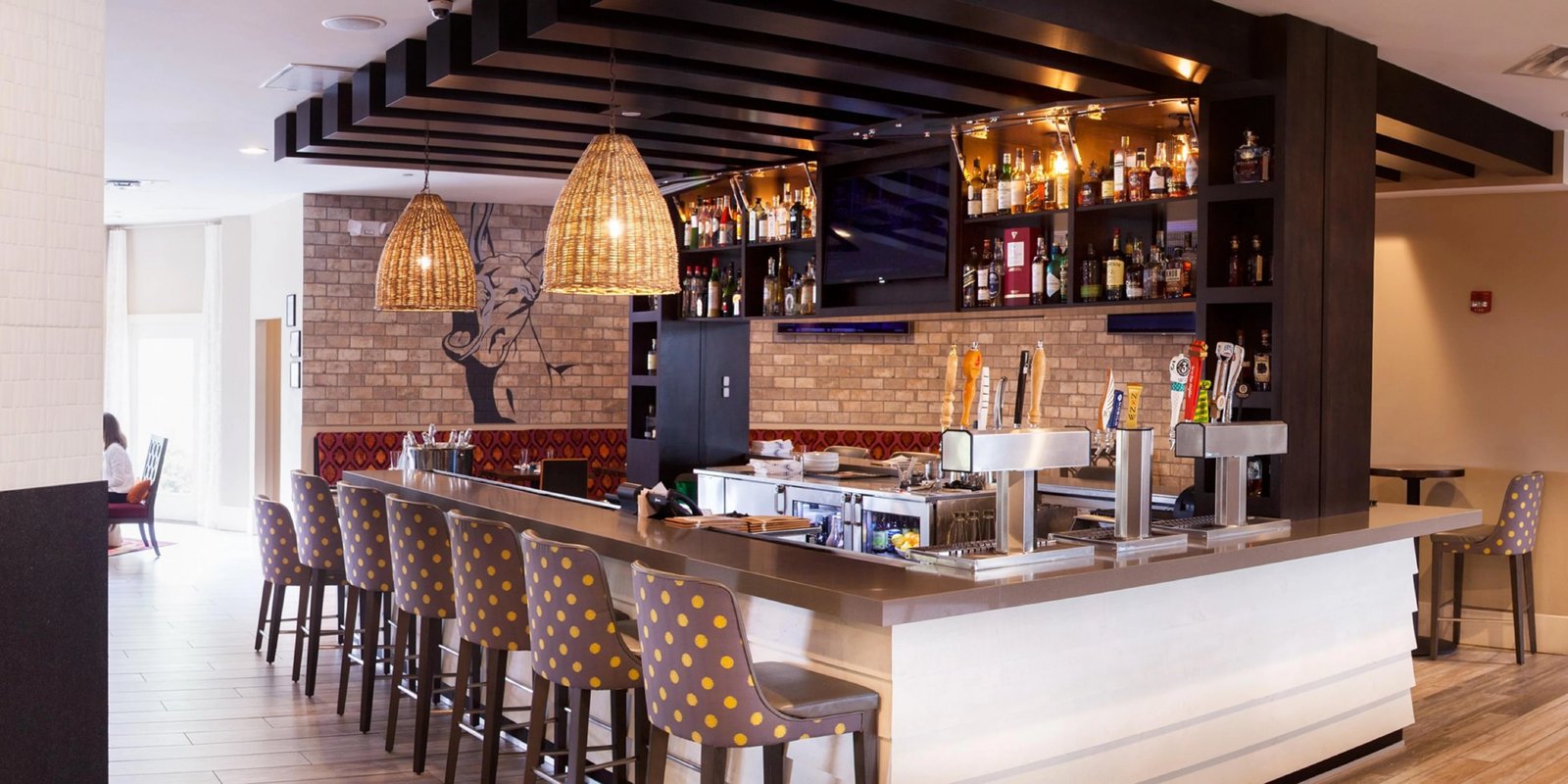 Hotel Indigo Atlanta-Vinings Ballpark Area by IHG, the public house