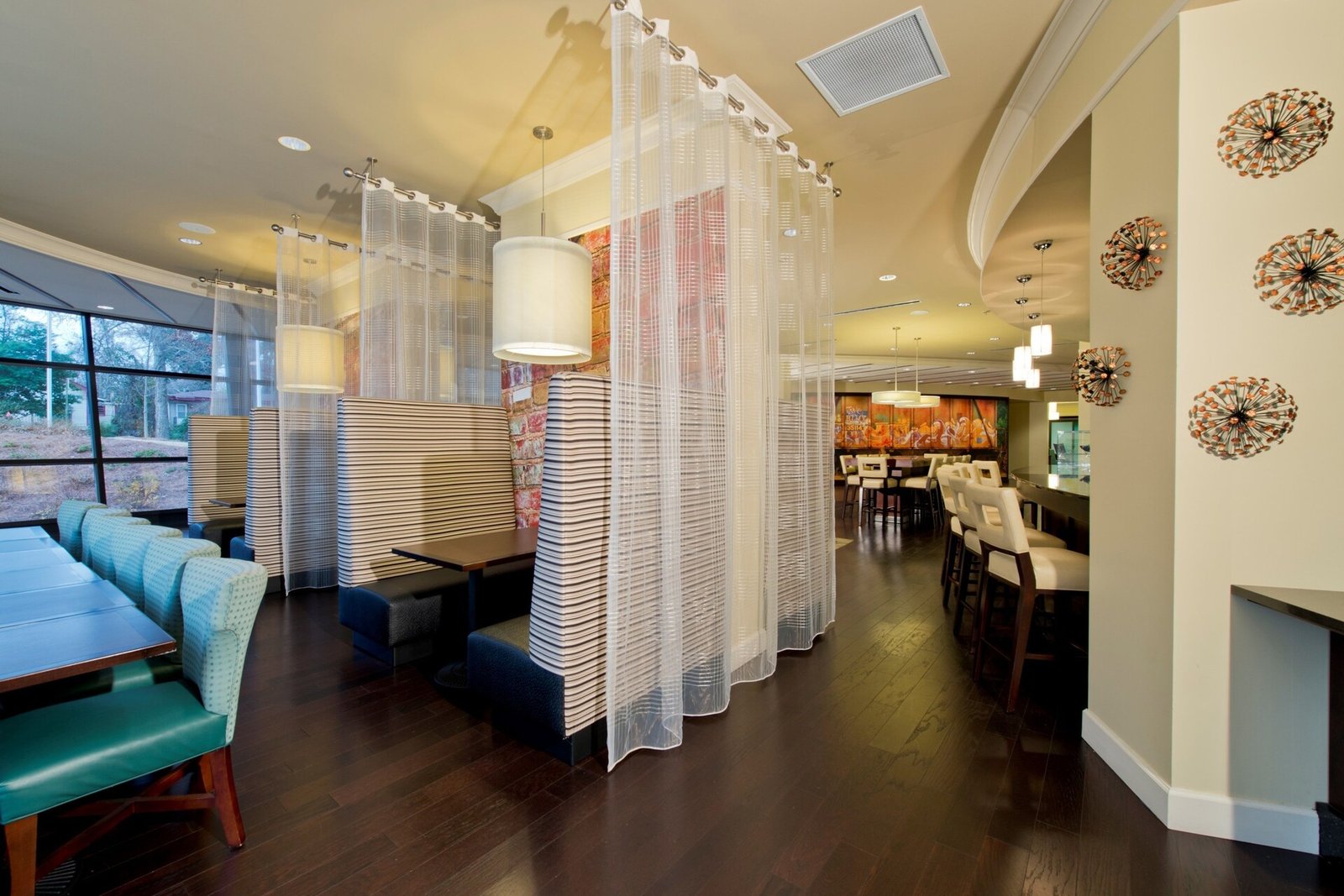 Hotel Indigo Atlanta Airport - College Park by IHG, harvard & main bistro & bar