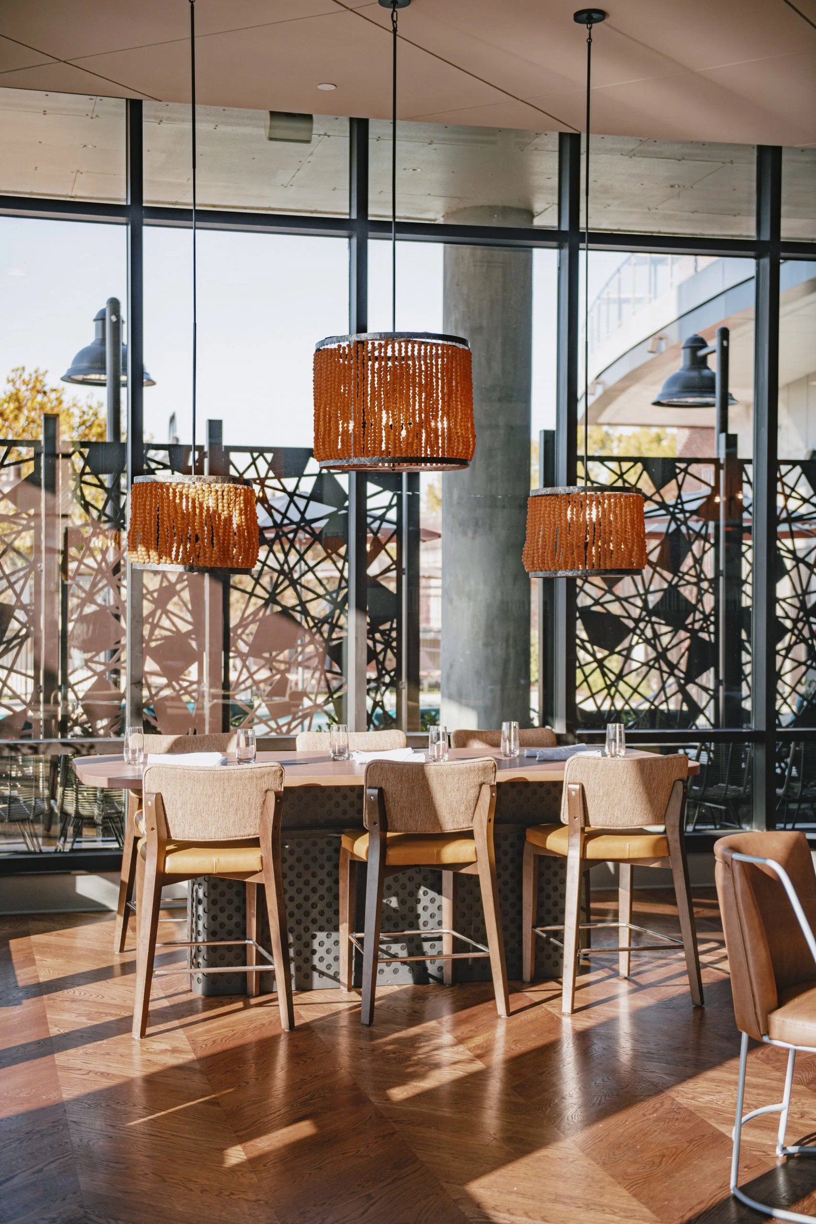 Hotel Indigo Columbus at Riverfront Place by IHG, denim & oak riverfront restaurant