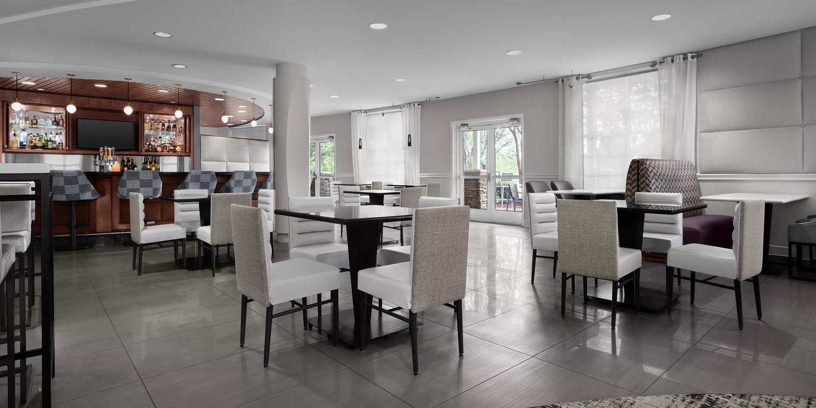 Hotel Indigo Jacksonville-Deerwood Park by IHG, 98 forty east bar & bistro