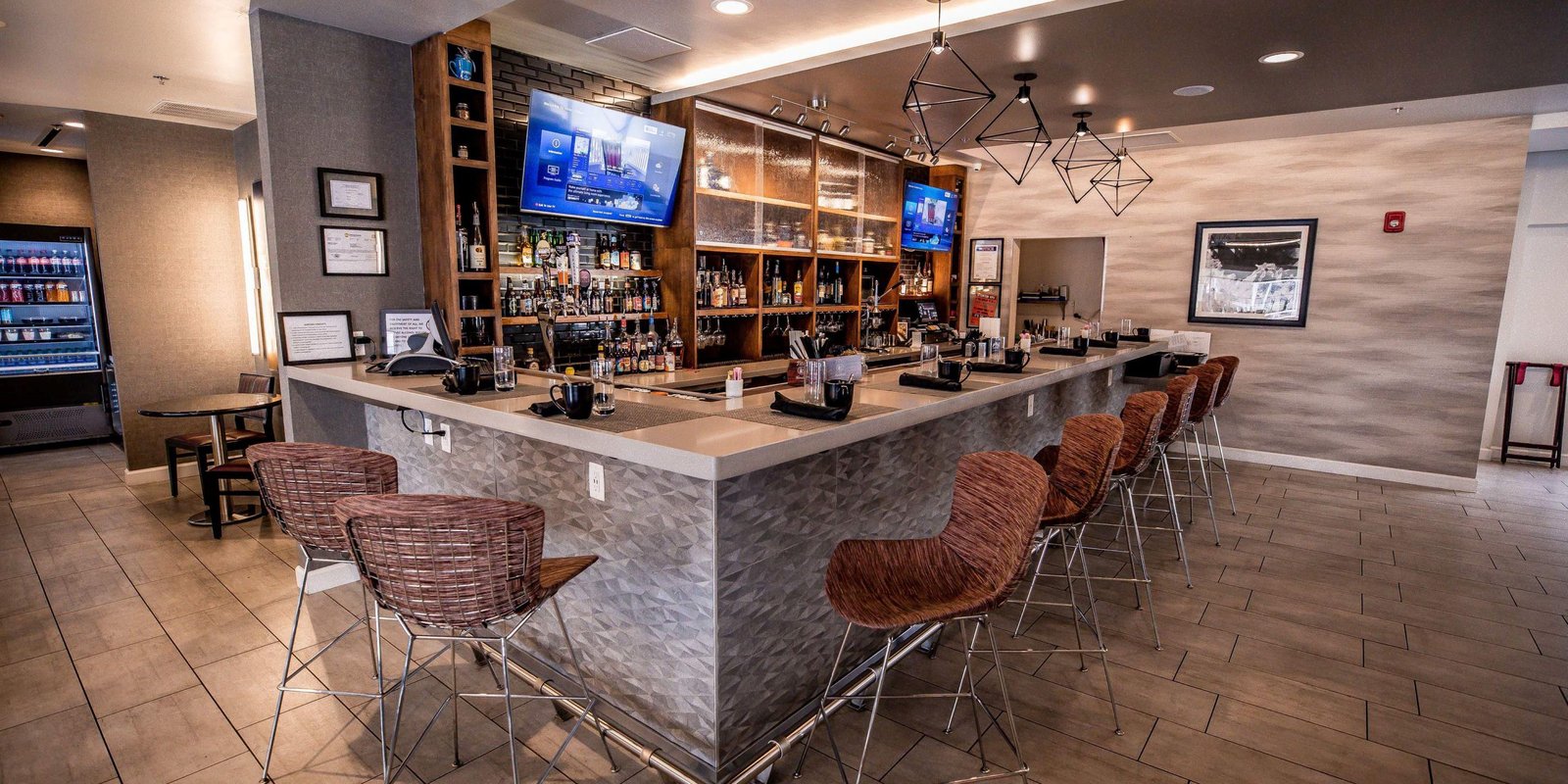 Hotel Indigo Harrisburg – Hershey by IHG, riverrun restaurant & social lounge