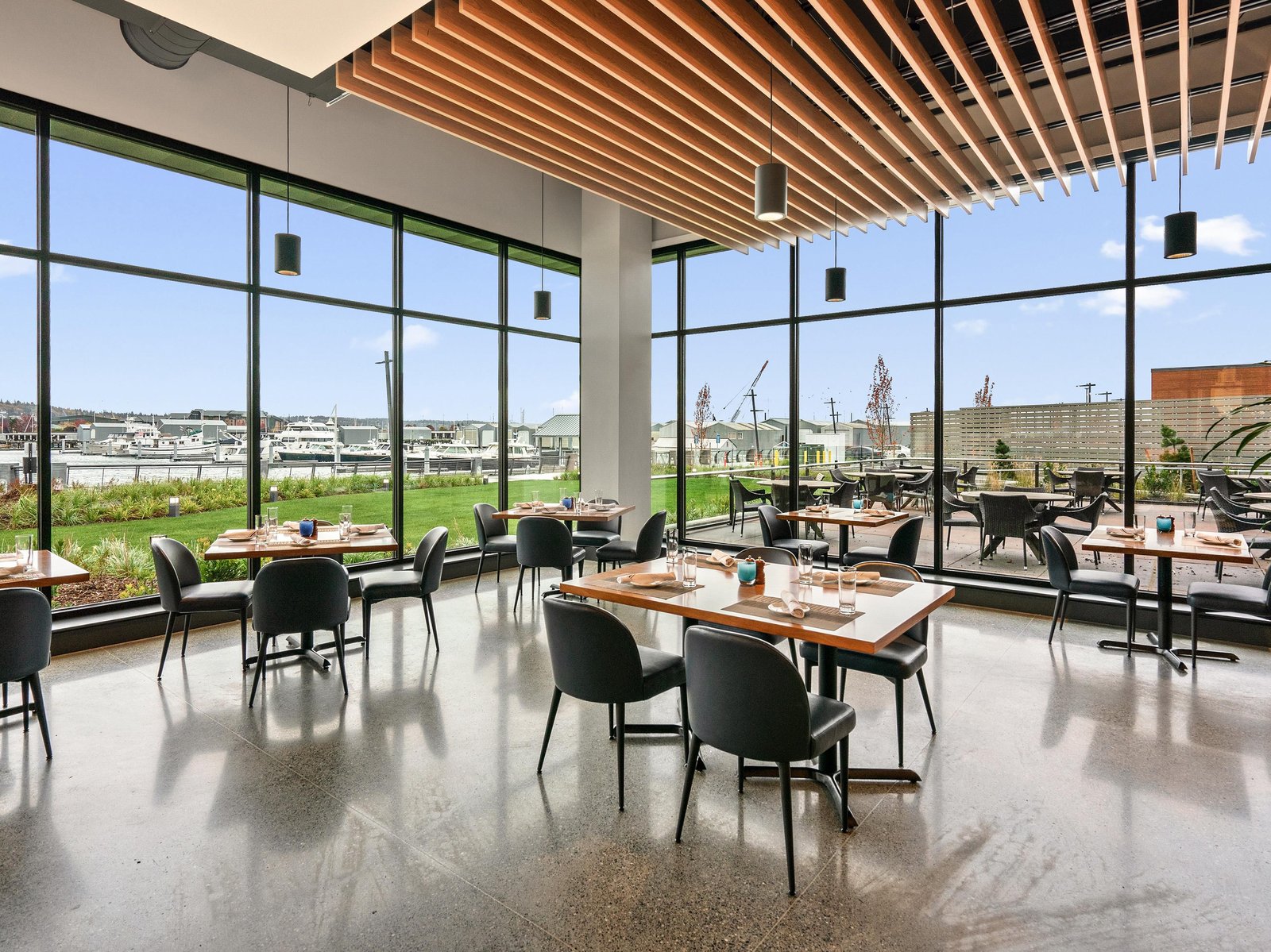Hotel Indigo Seattle Everett Waterfront by IHG, jetty bar & grille