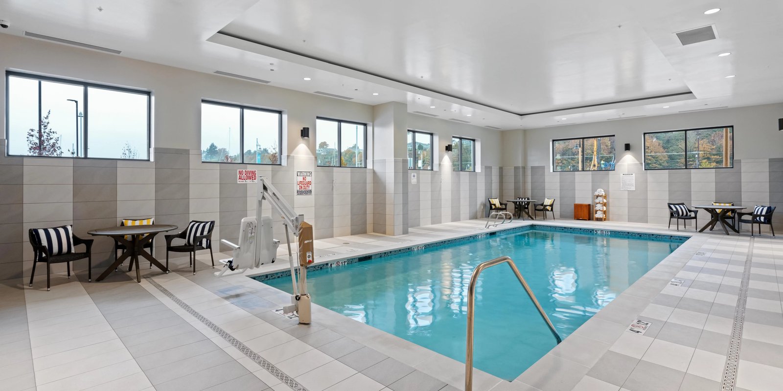 Hotel Indigo Seattle Everett Waterfront by IHG, the pool