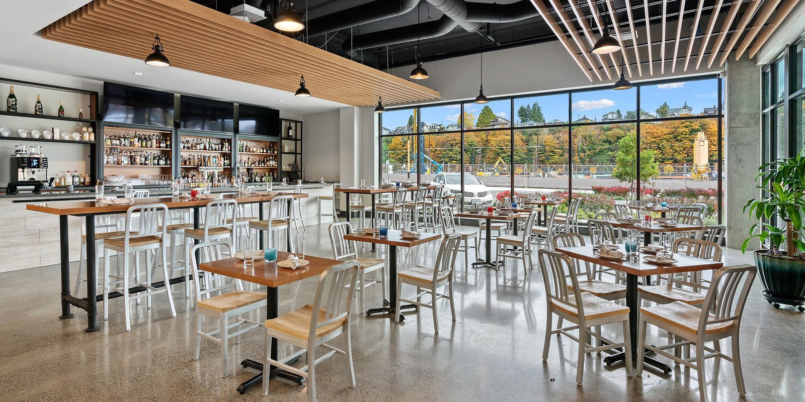 Hotel Indigo Seattle Everett Waterfront by IHG, jetty bar & grille